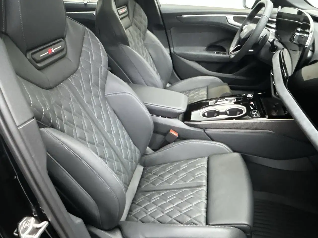 Audi A6 снимка Audi A6