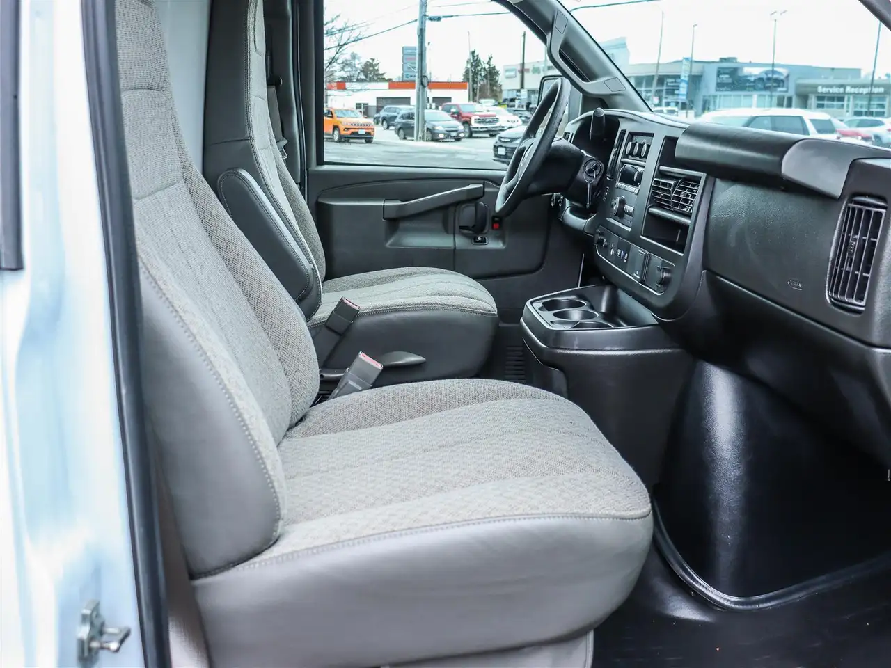 GMC Savana снимка GMC Savana