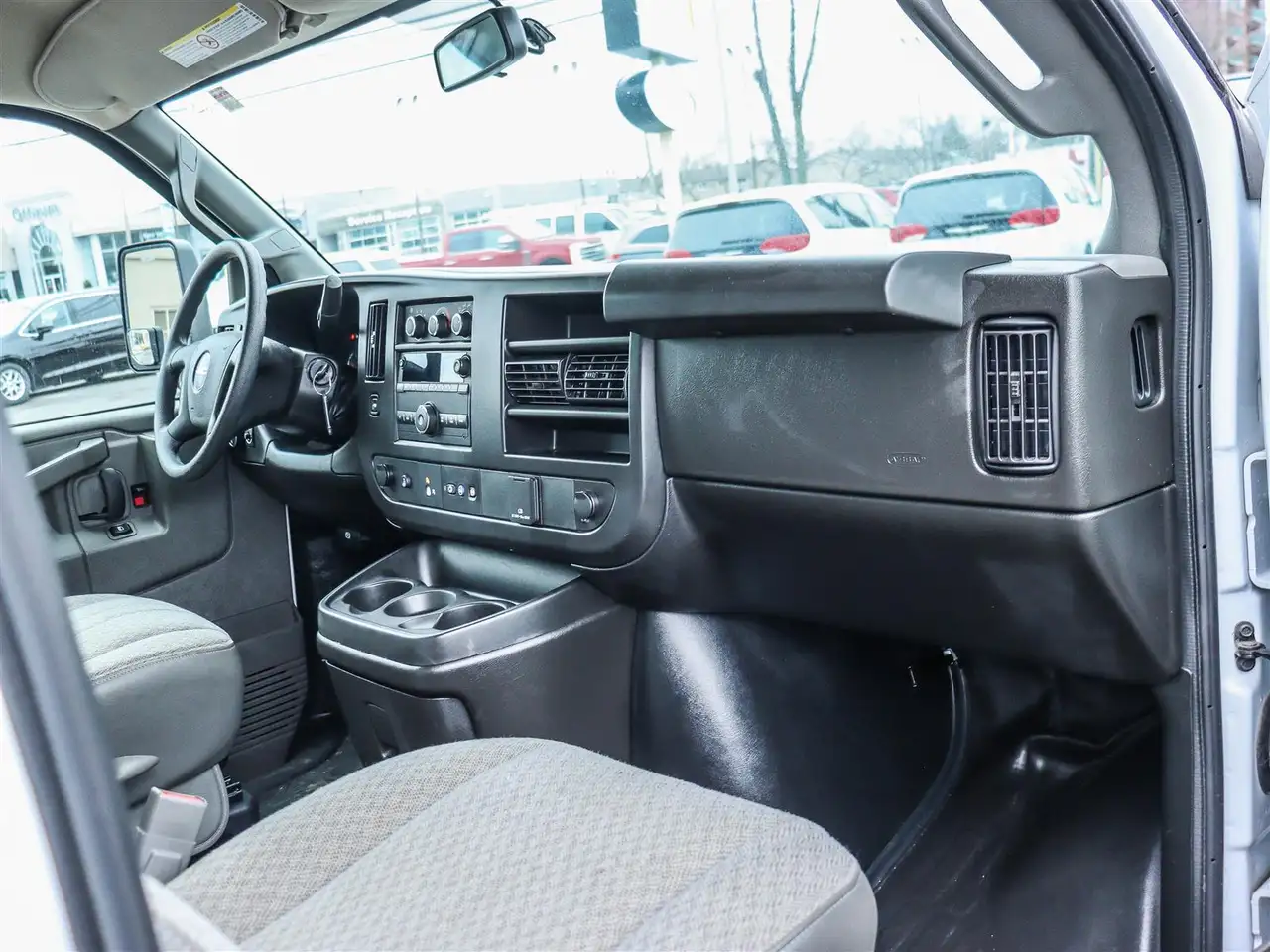 GMC Savana снимка GMC Savana
