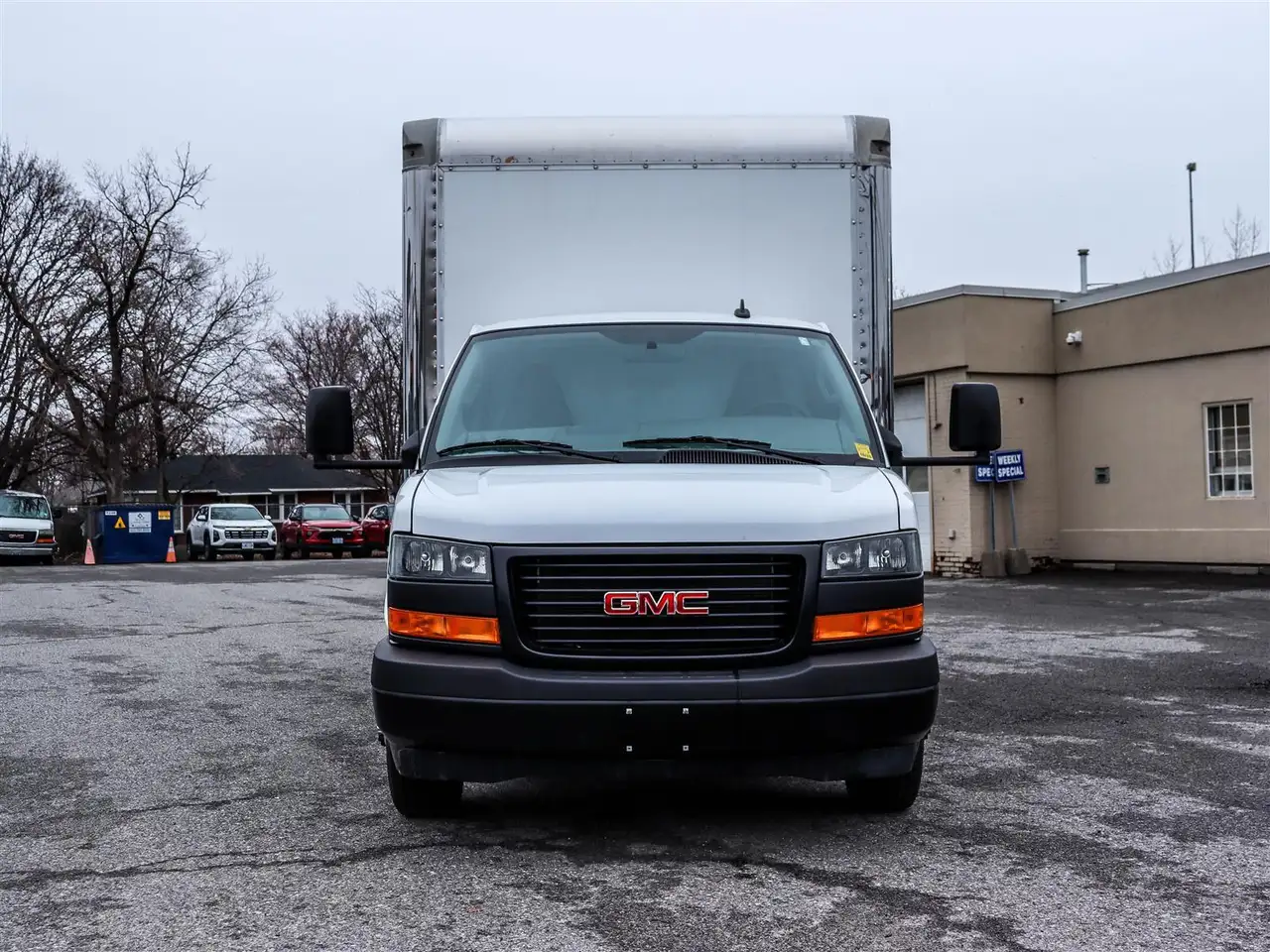 GMC Savana снимка GMC Savana