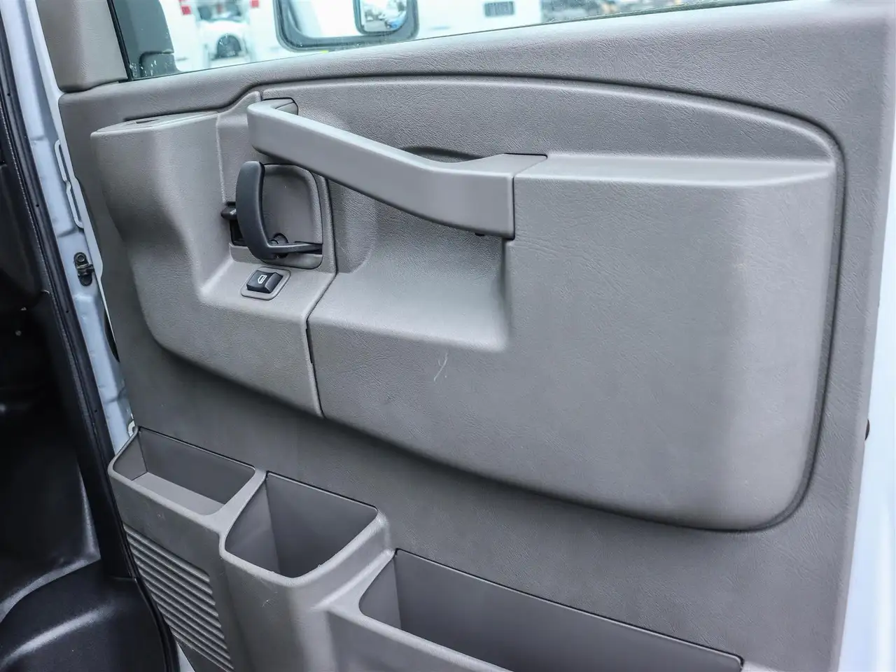 GMC Savana снимка GMC Savana