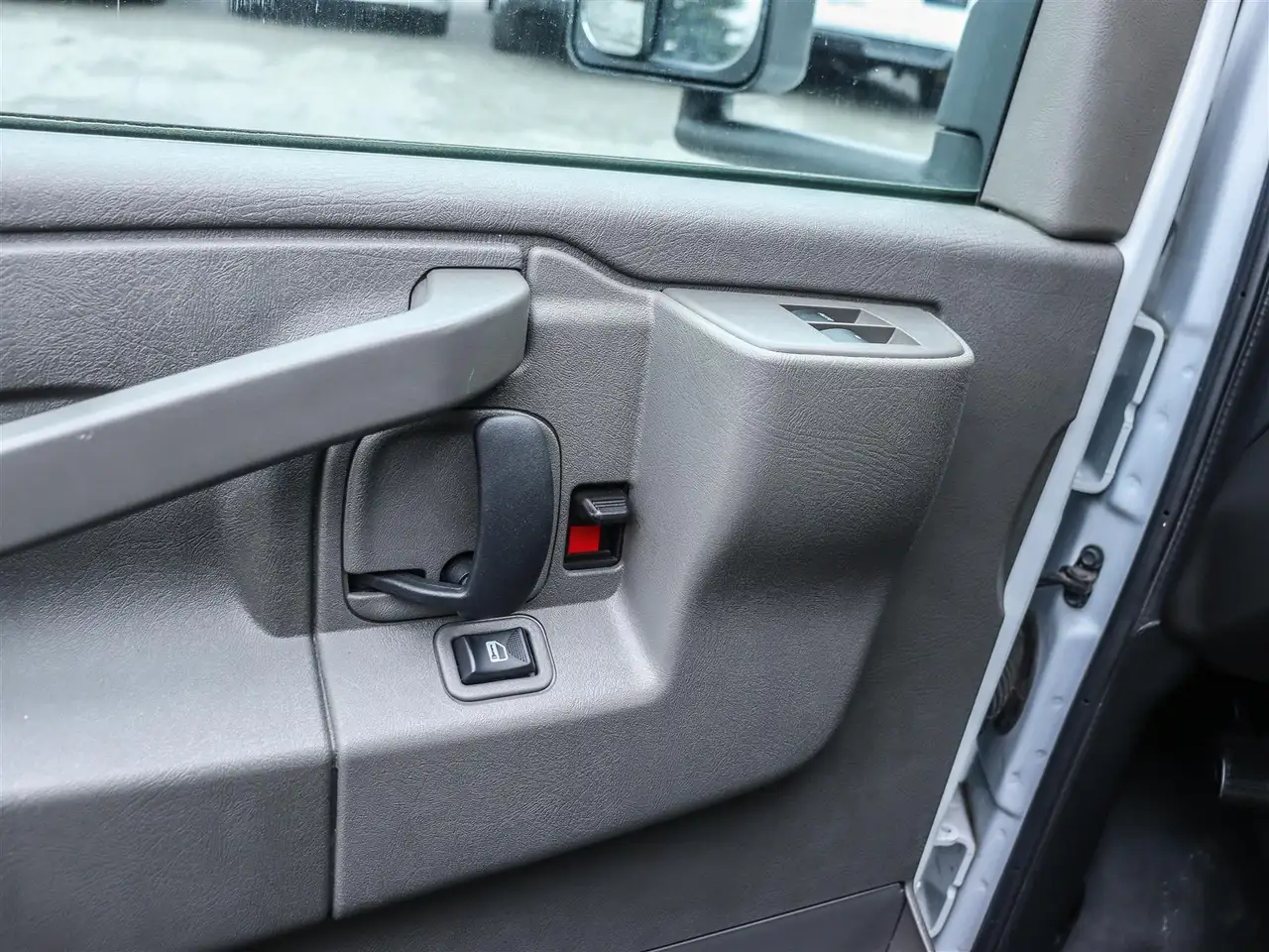 GMC Savana снимка GMC Savana