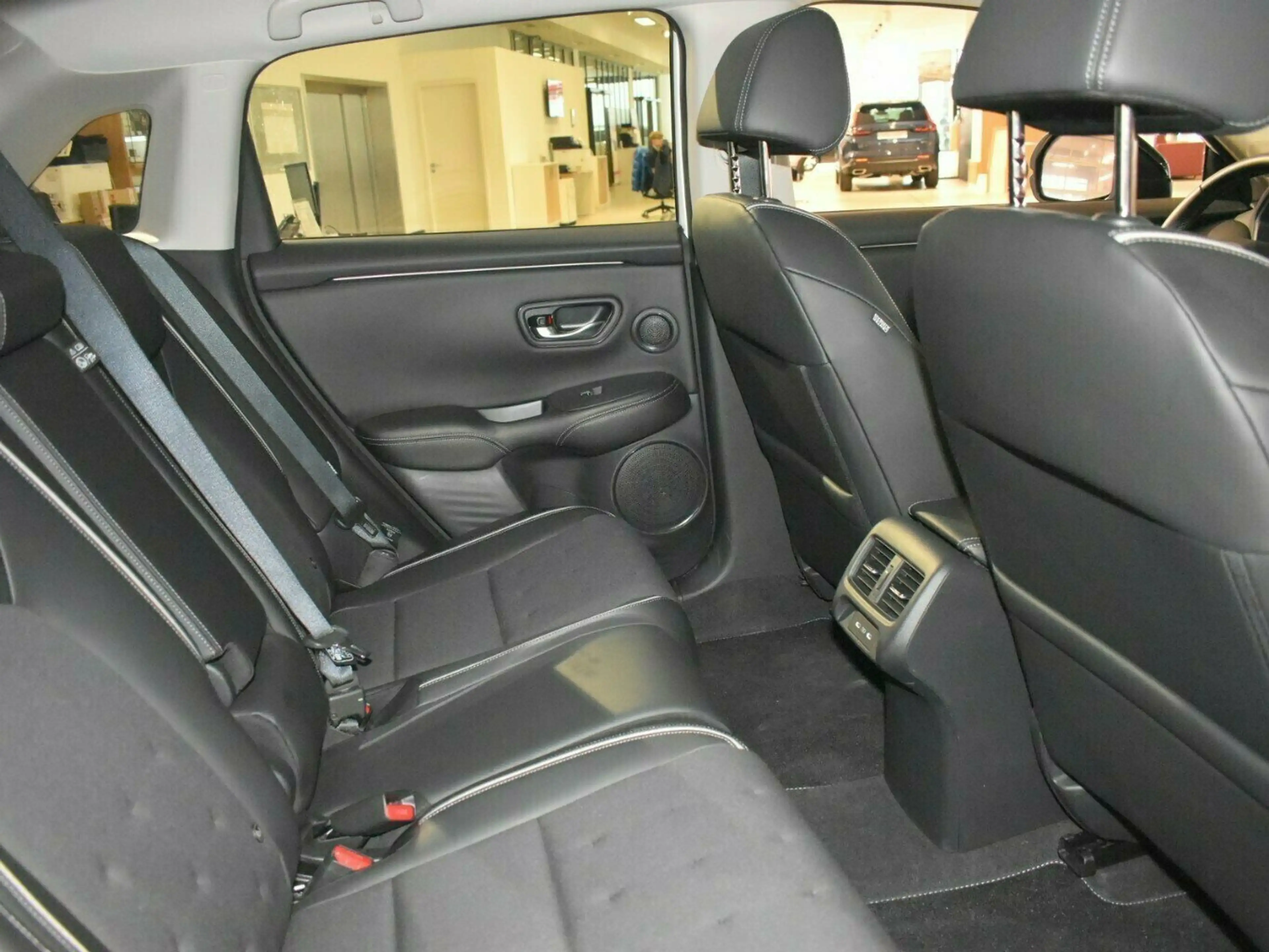 Honda ZR-V e:HEV Sport — photo 12
