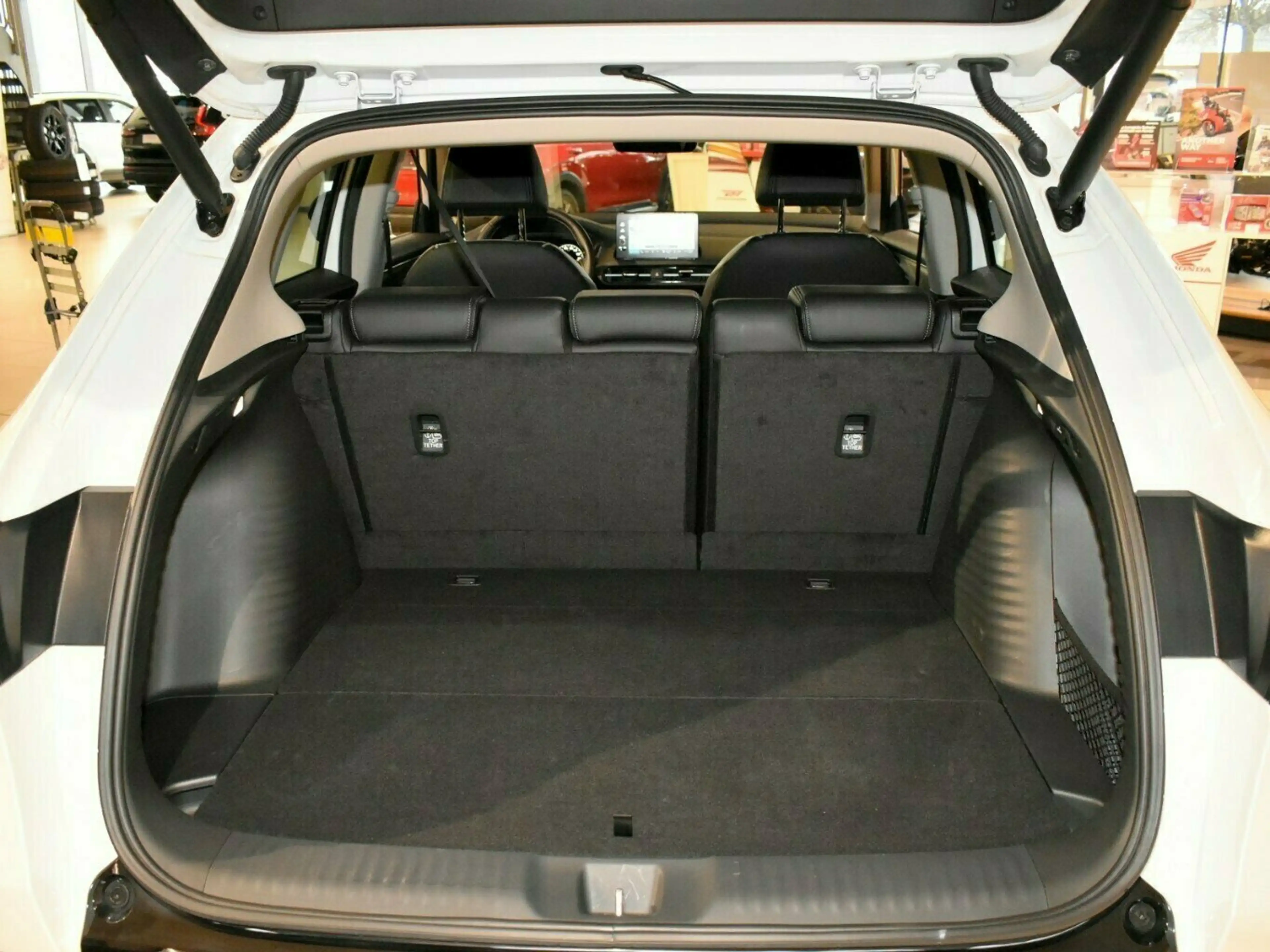 Honda ZR-V e:HEV Sport — photo 13