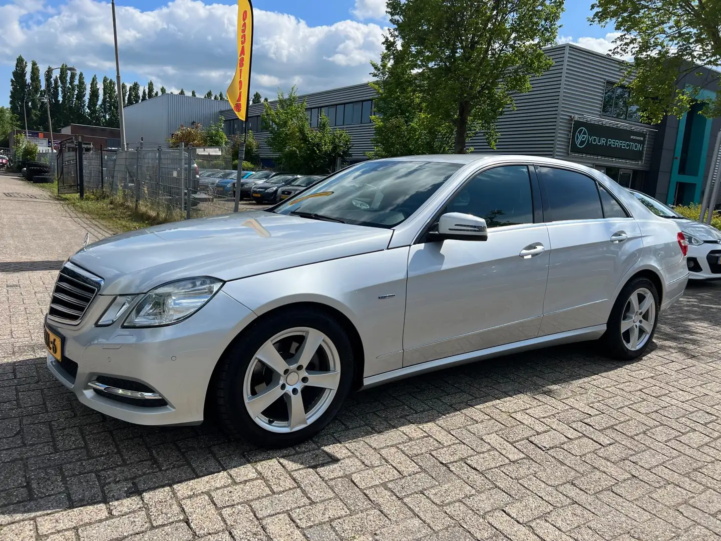 Mercedes-Benz E 200 CGI Business Class Avantgarde Grijs - 2