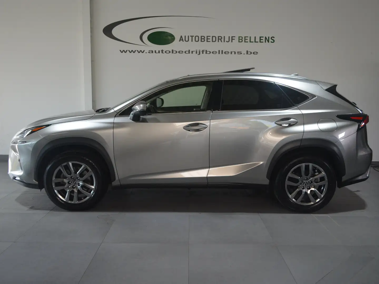 Lexus NX 300h 2.5i AWD Privilege Line E-CVT 4x4 / PANO / BTW Gris - 1