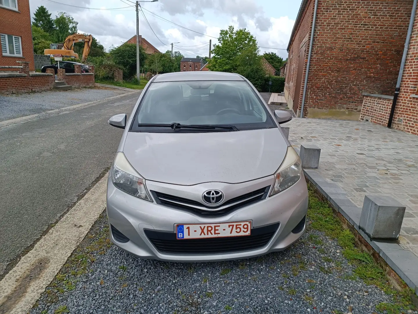 Toyota Yaris 1.3 - 87 VVT-i Gris - 2