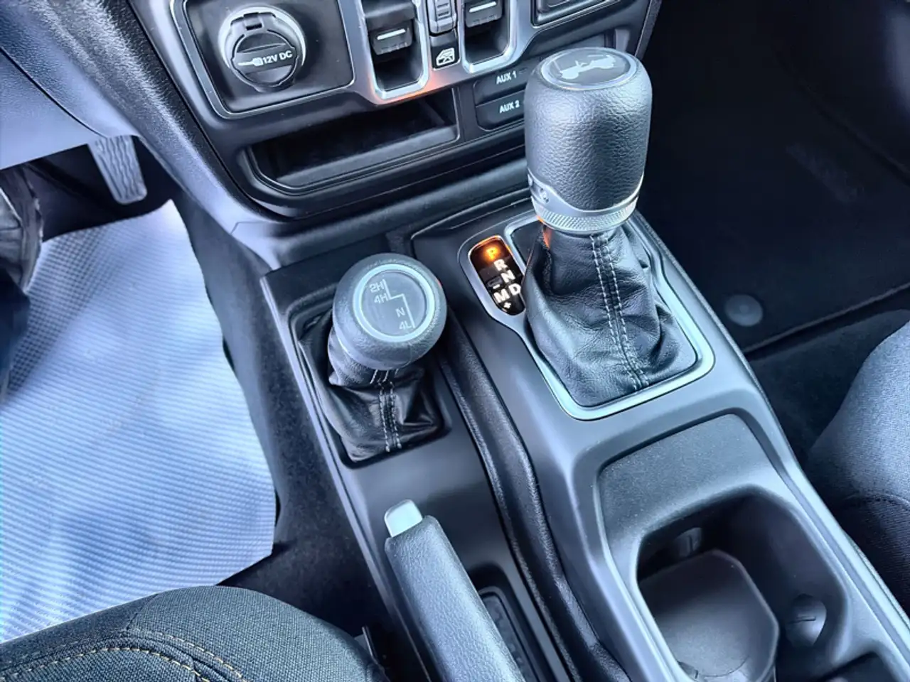 Jeep Wrangler снимка Jeep Wrangler