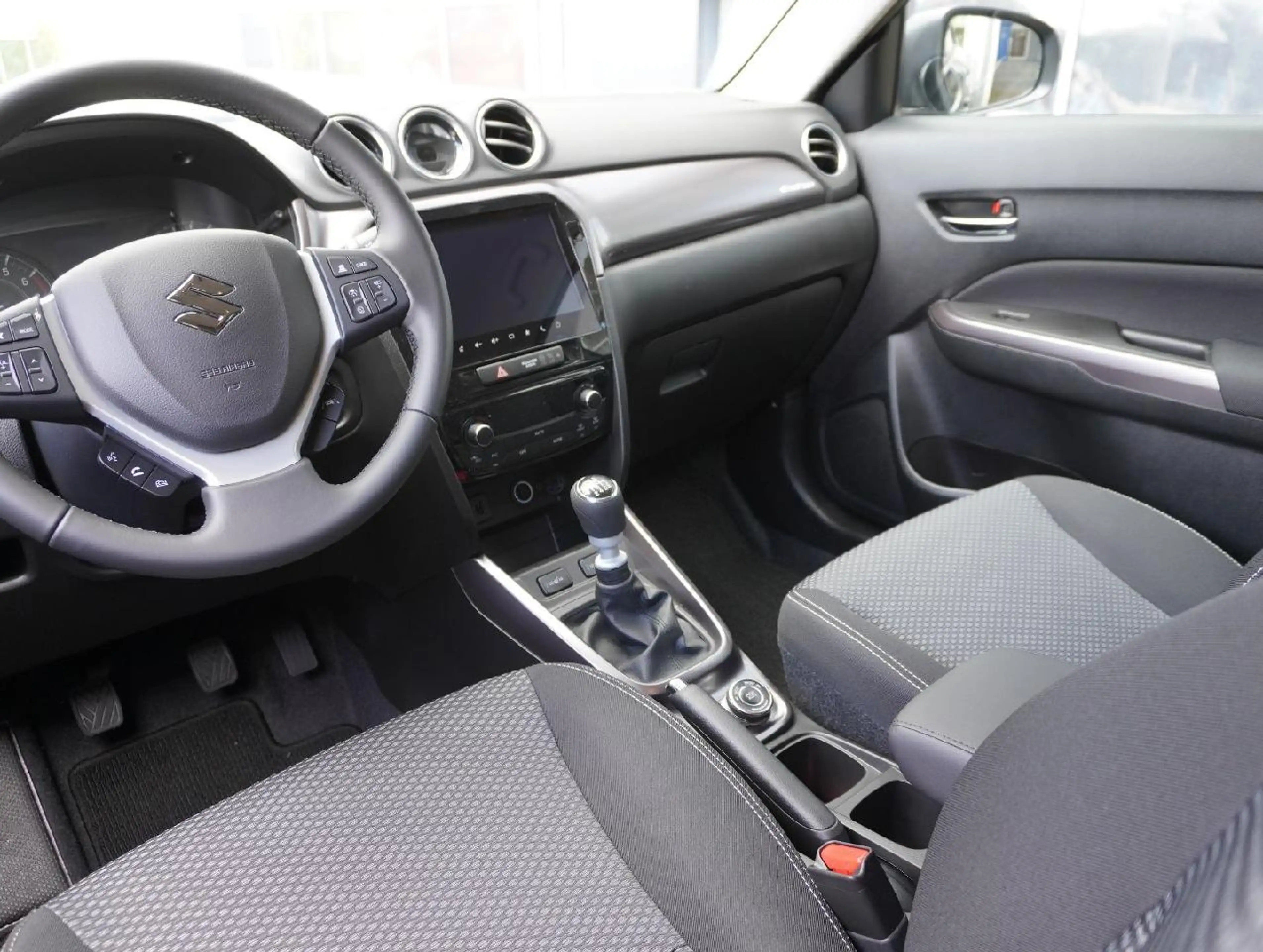 Suzuki Vitara 1.4 Mild-Hybrid Comfort 4x4 — photo 8