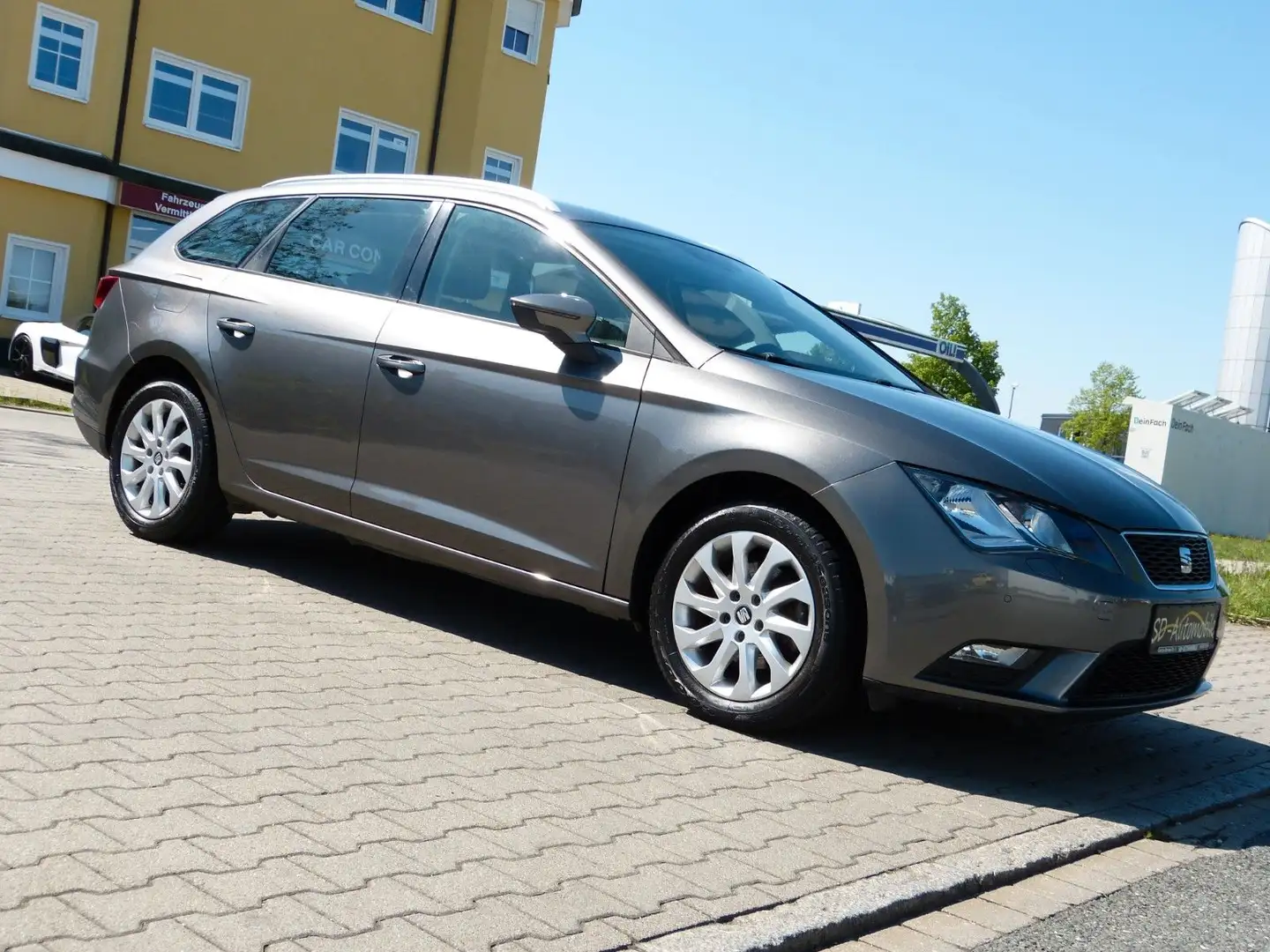 SEAT Leon ST 2.0 TDI Style 110 kW *Navi*Sitzheiz*AHK* Grau - 2
