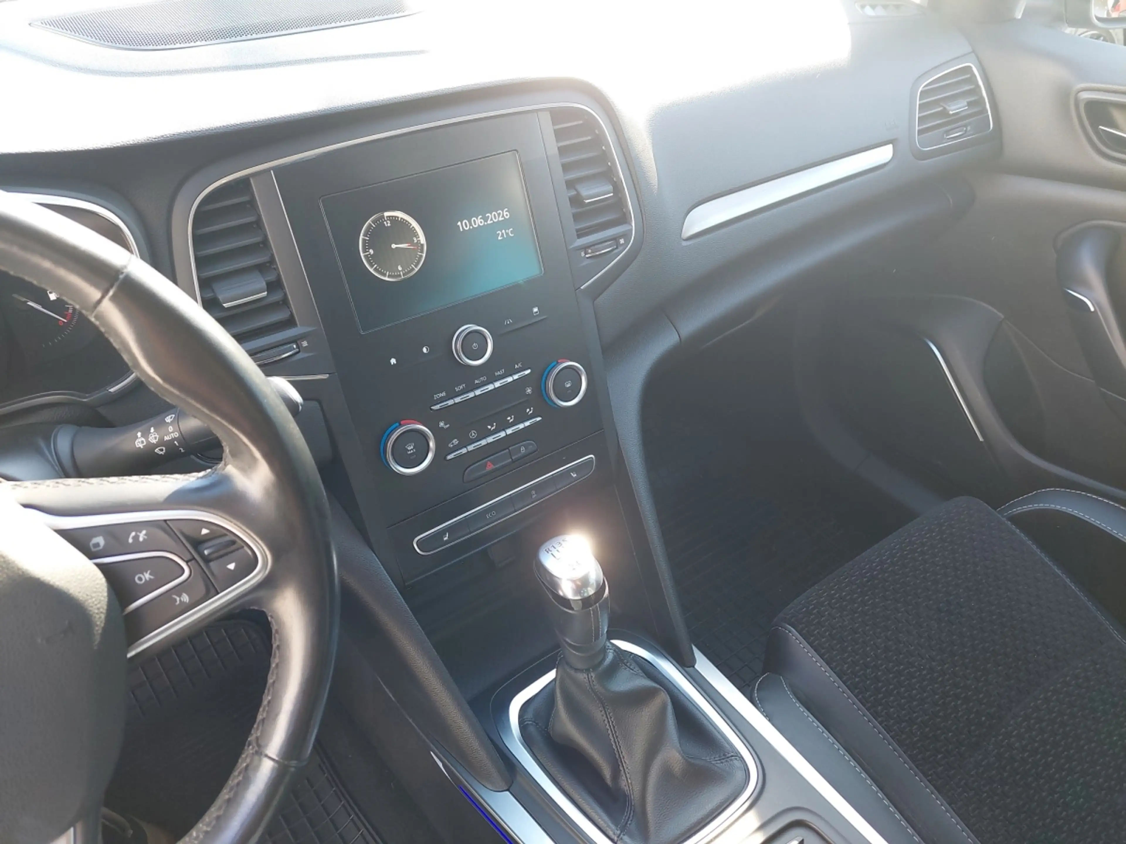 Renault Megane Intens Energy TCe 100 — photo 9