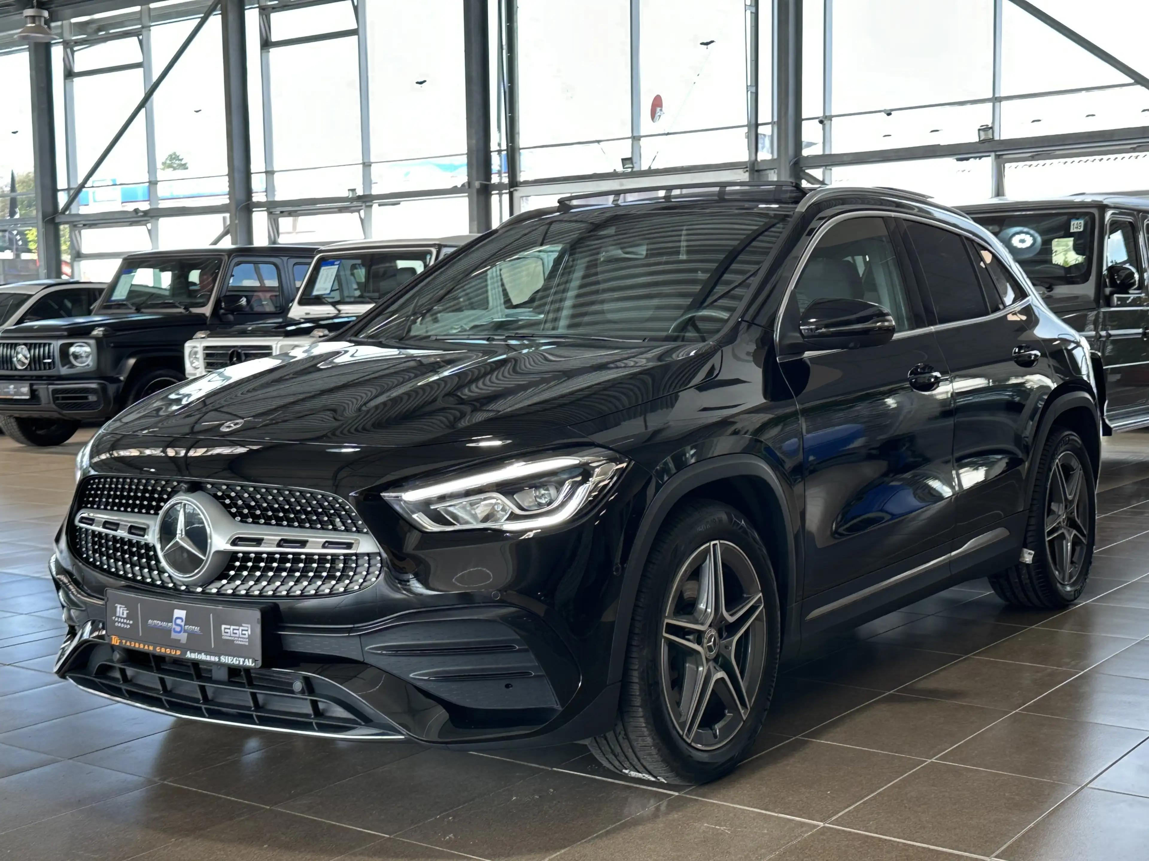 Mercedes-Benz GLA 220 d 4Matic AMG-Line 360Cam Ambiente Pano — photo 3