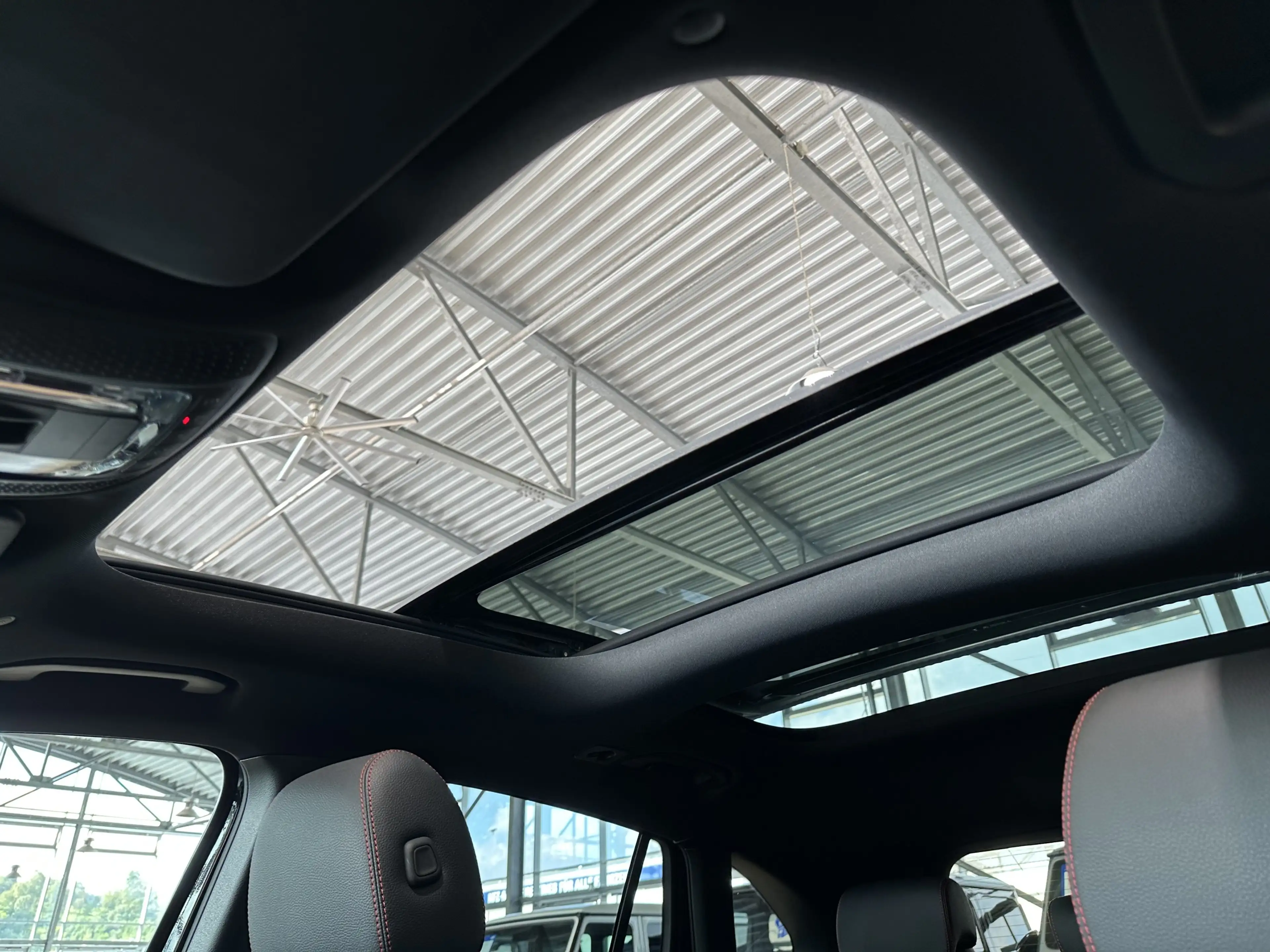 Mercedes-Benz GLA 220 d 4Matic AMG-Line 360Cam Ambiente Pano — photo 11