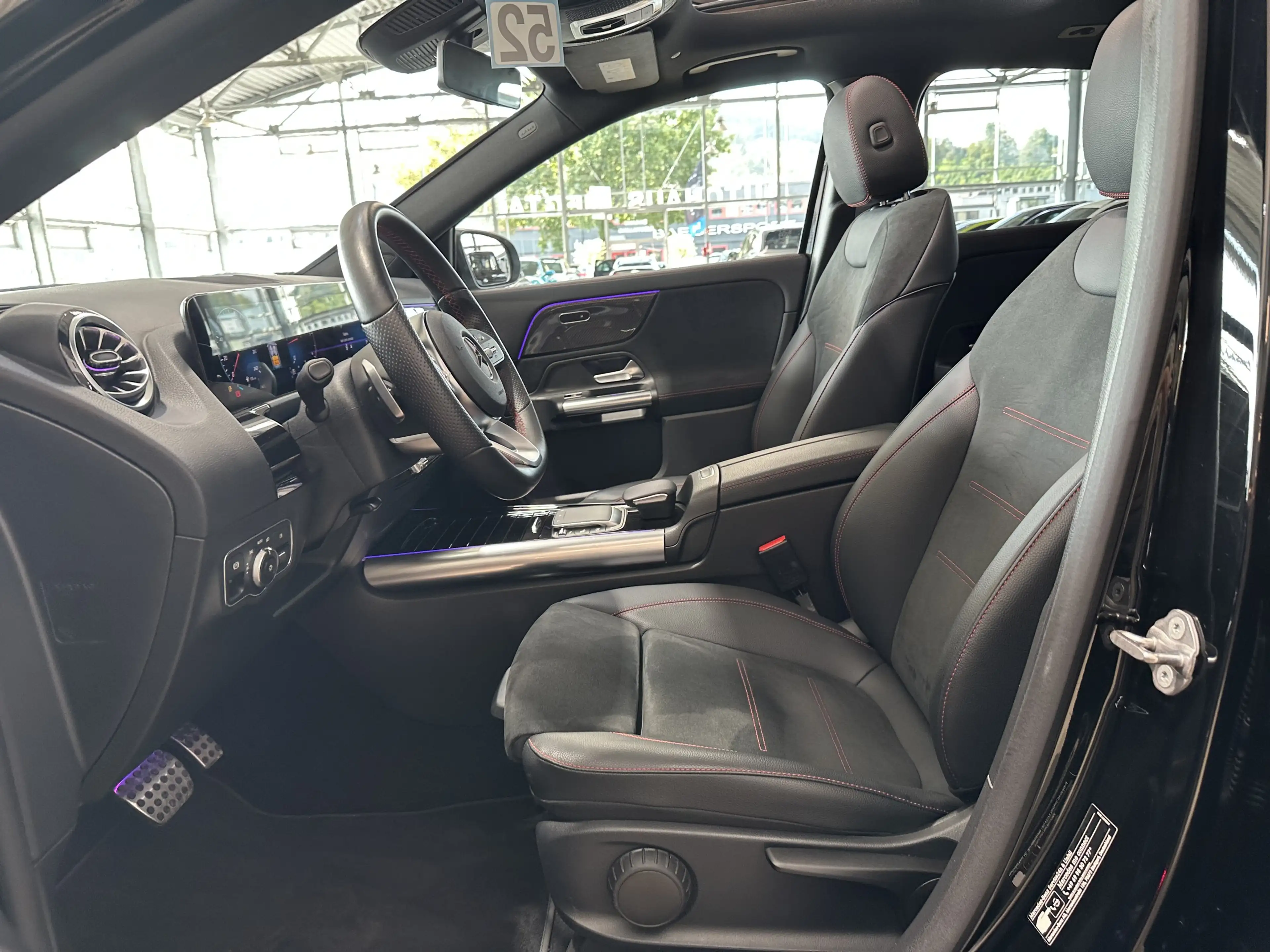 Mercedes-Benz GLA 220 d 4Matic AMG-Line 360Cam Ambiente Pano — photo 8