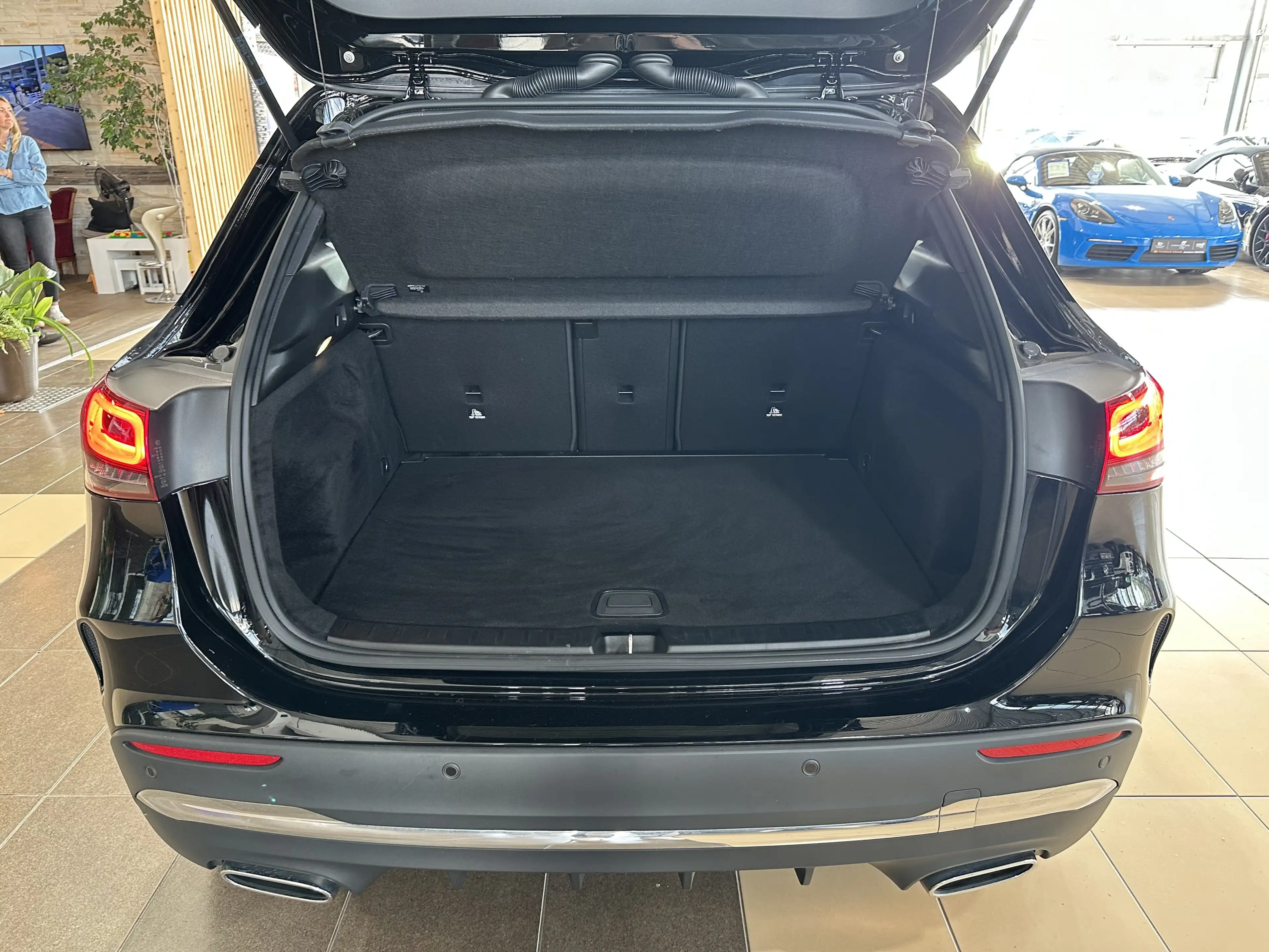 Mercedes-Benz GLA 220 d 4Matic AMG-Line 360Cam Ambiente Pano — photo 6
