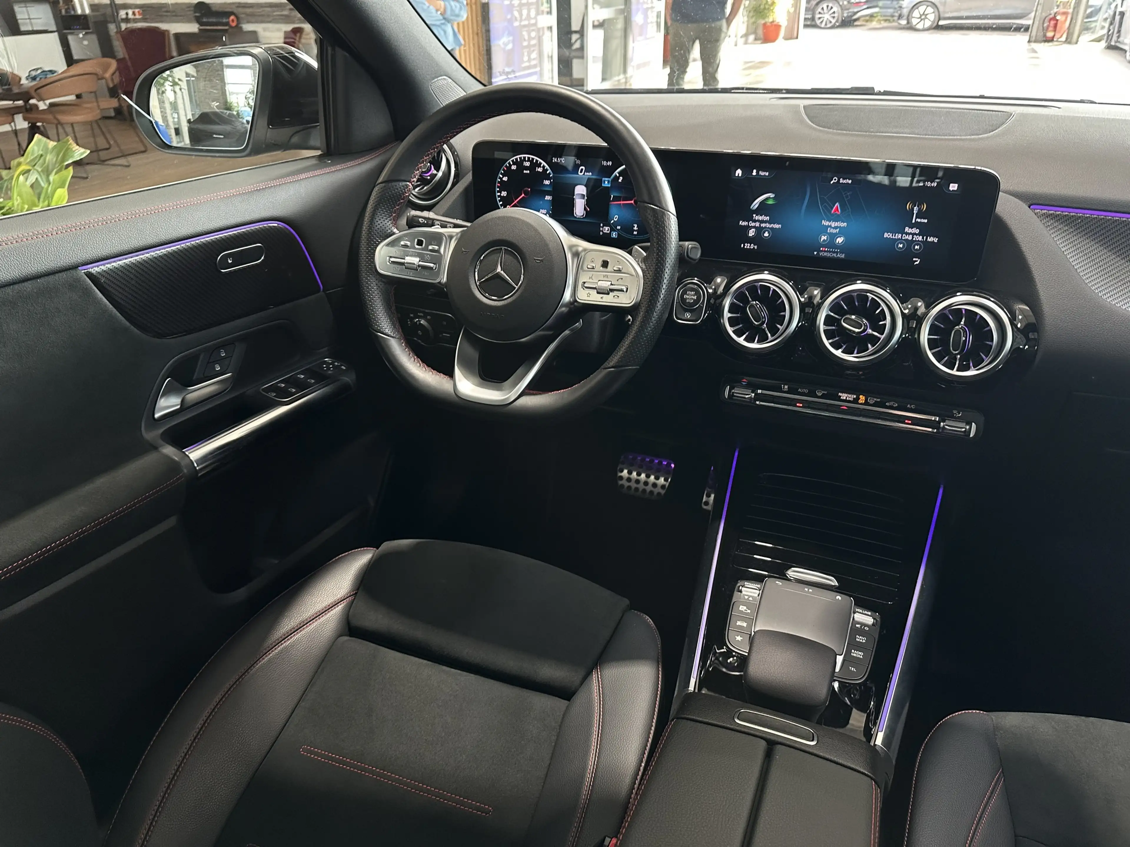 Mercedes-Benz GLA 220 d 4Matic AMG-Line 360Cam Ambiente Pano — photo 13