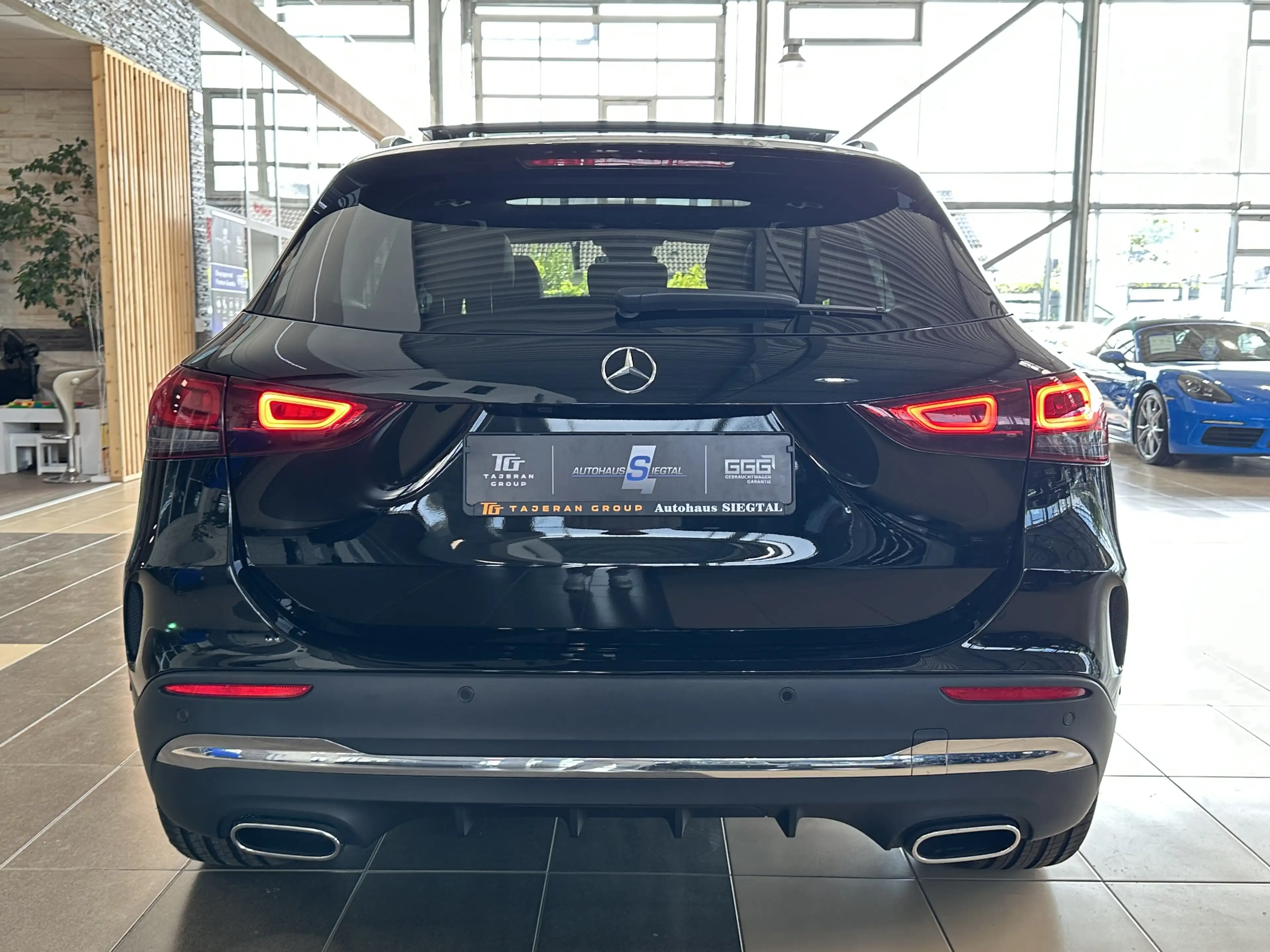 Mercedes-Benz GLA 220 d 4Matic AMG-Line 360Cam Ambiente Pano — photo 5