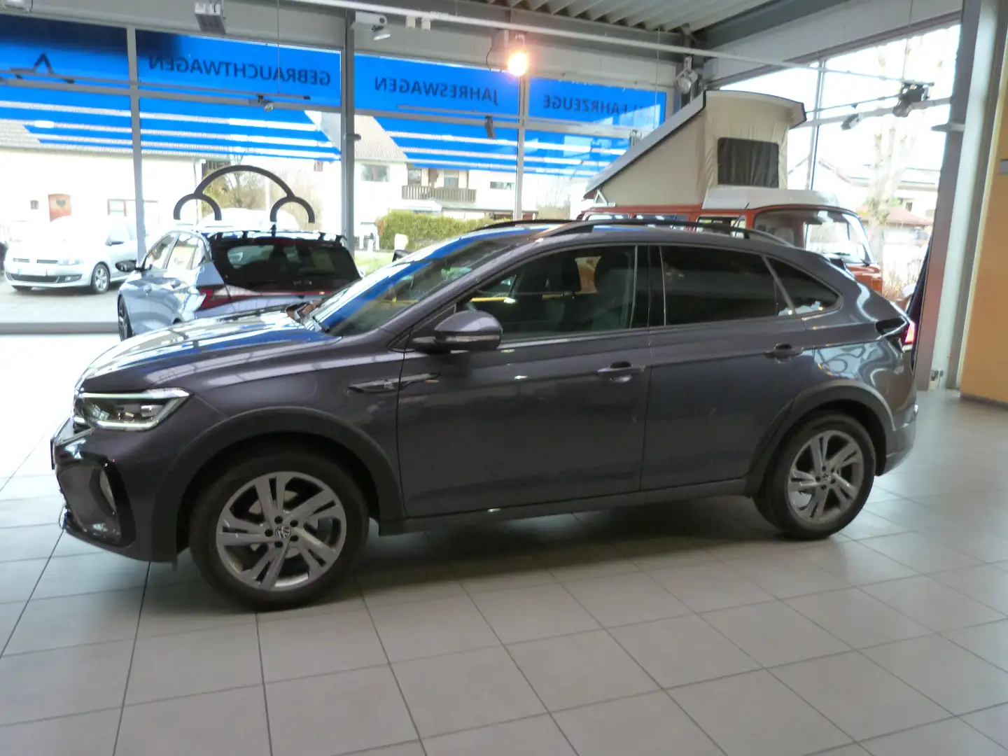 Volkswagen Taigo R-Line Grau - 2