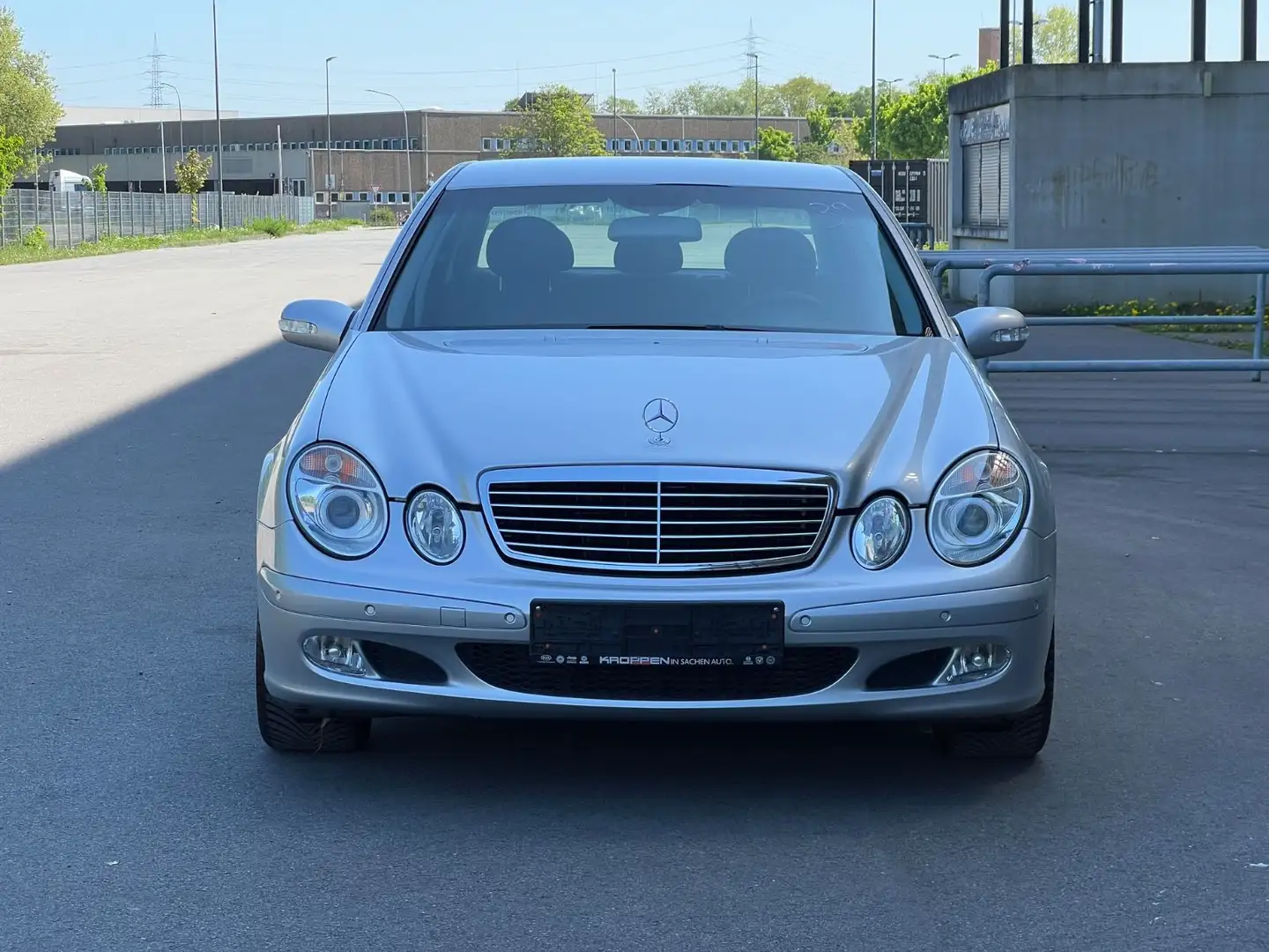 Mercedes-Benz E 200 Kompressor Lim.*KLIMA*SERVO*AHK* Plateado - 2