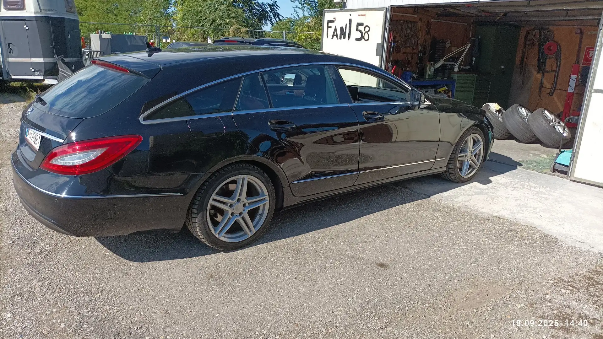 Mercedes-Benz CLS 220 d 9G shooting brake Schwarz - 2