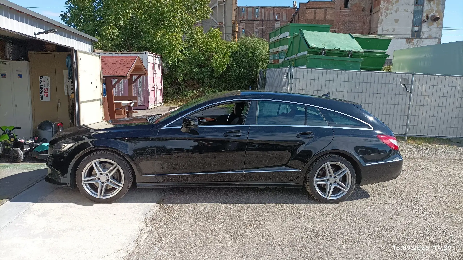 Mercedes-Benz CLS 220 d 9G shooting brake Schwarz - 1