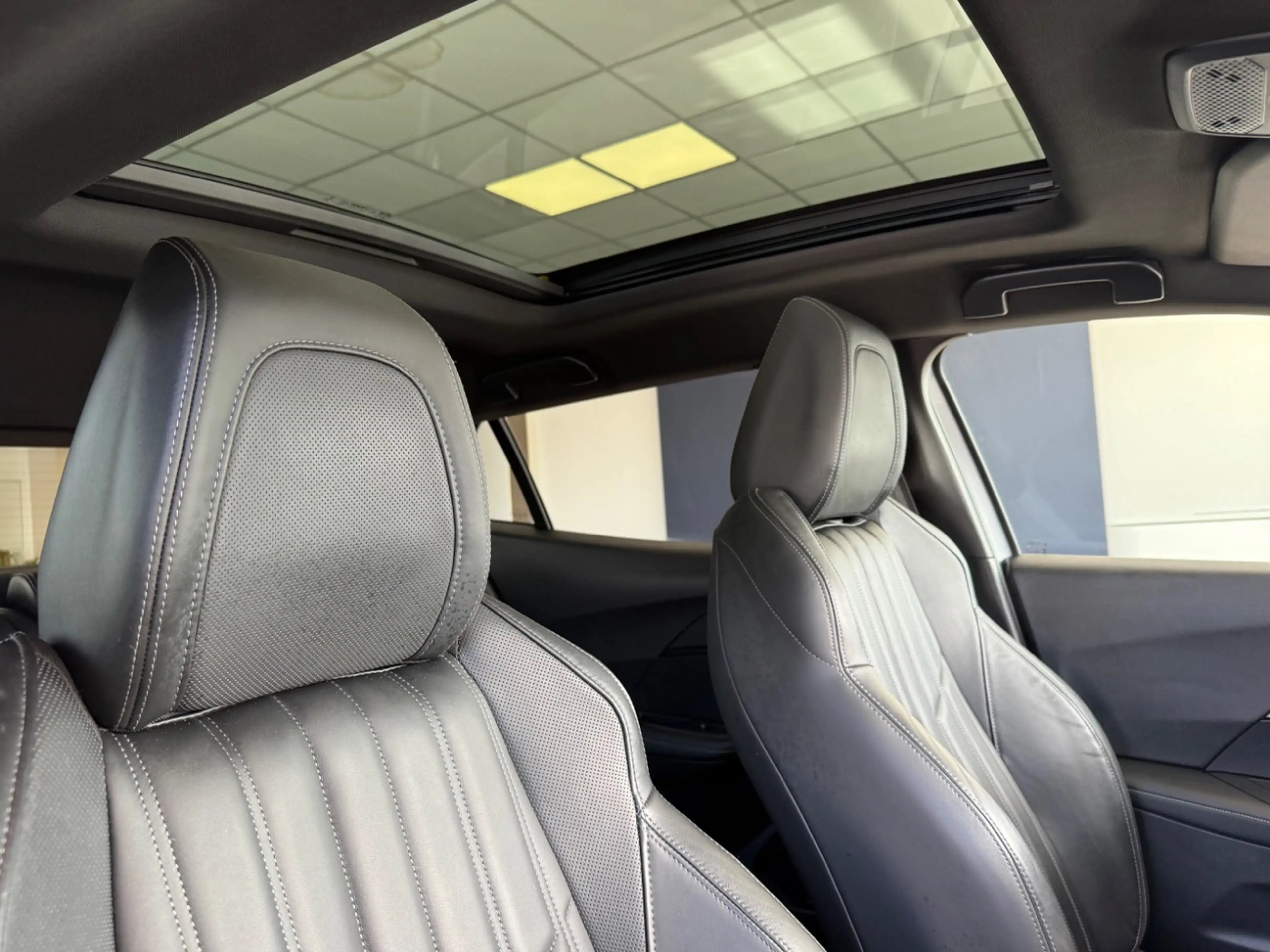 Peugeot e-2008 136 GT Pack Sitzheizung*Rückfahrkamera — photo 12