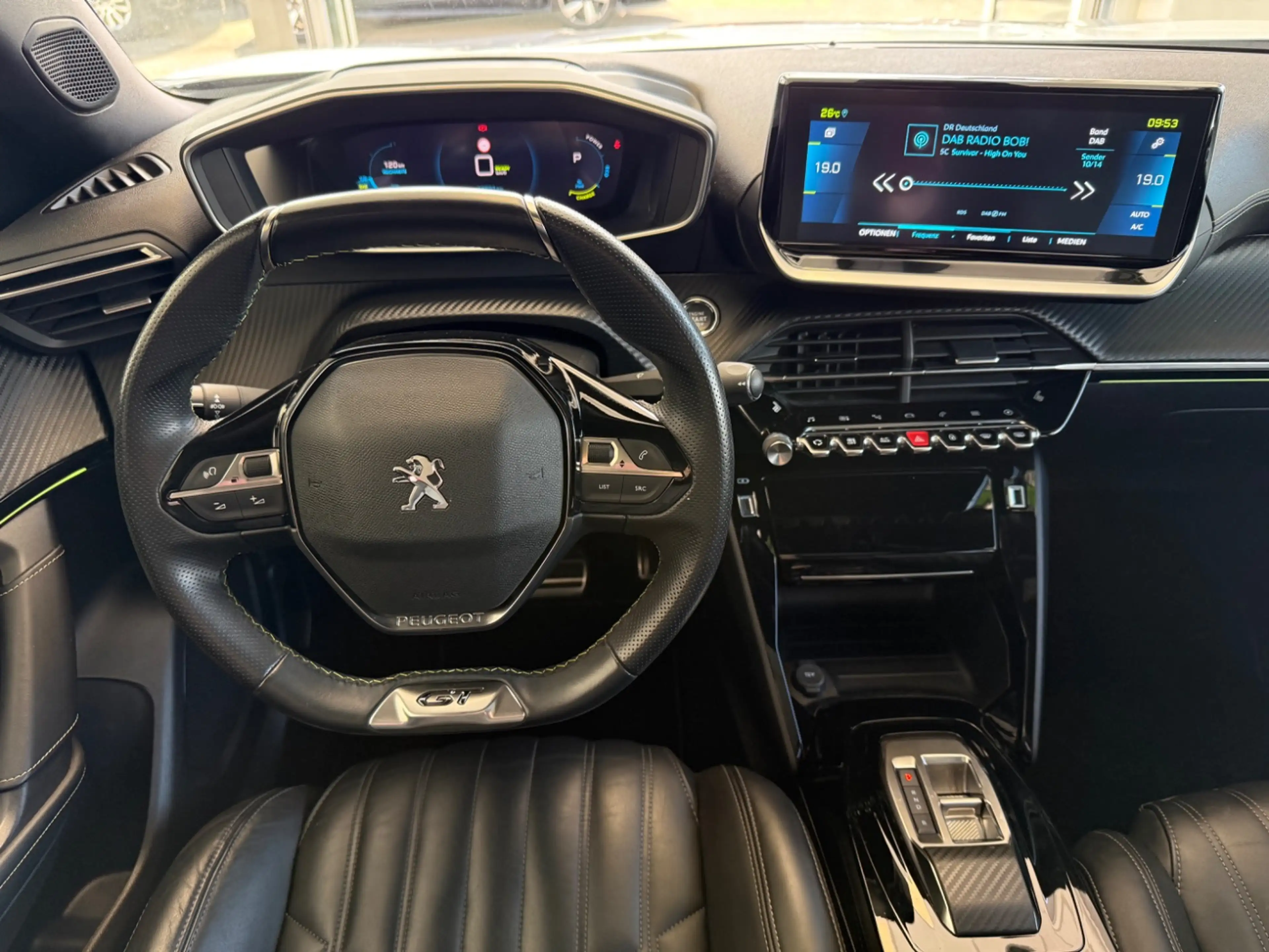 Peugeot e-2008 136 GT Pack Sitzheizung*Rückfahrkamera — photo 16