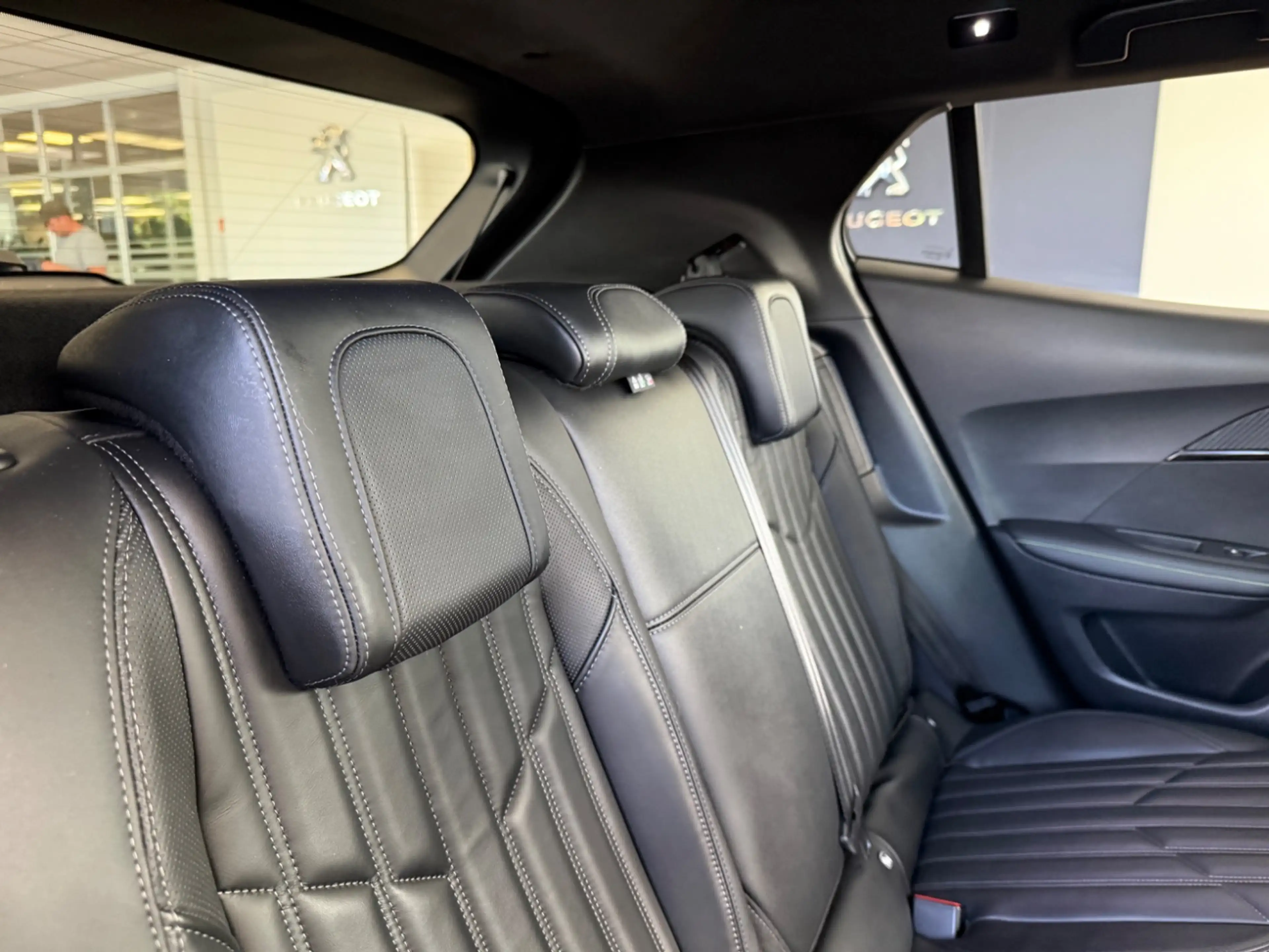 Peugeot e-2008 136 GT Pack Sitzheizung*Rückfahrkamera — photo 13
