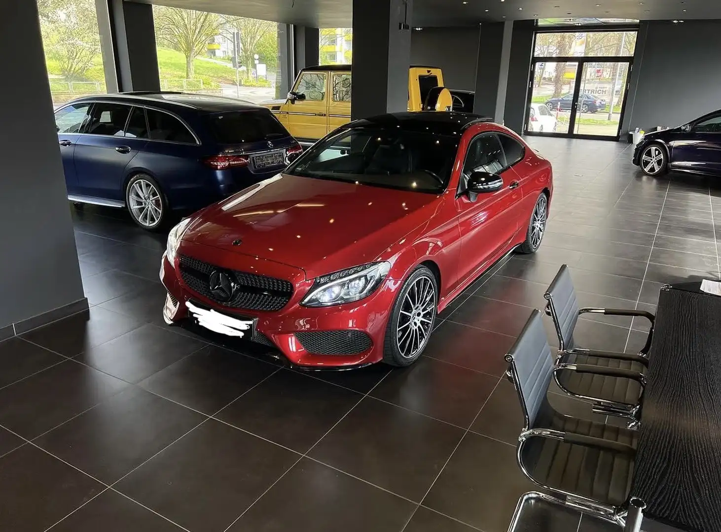 Mercedes-Benz C 300 Coupé AMG Line Rot - 1