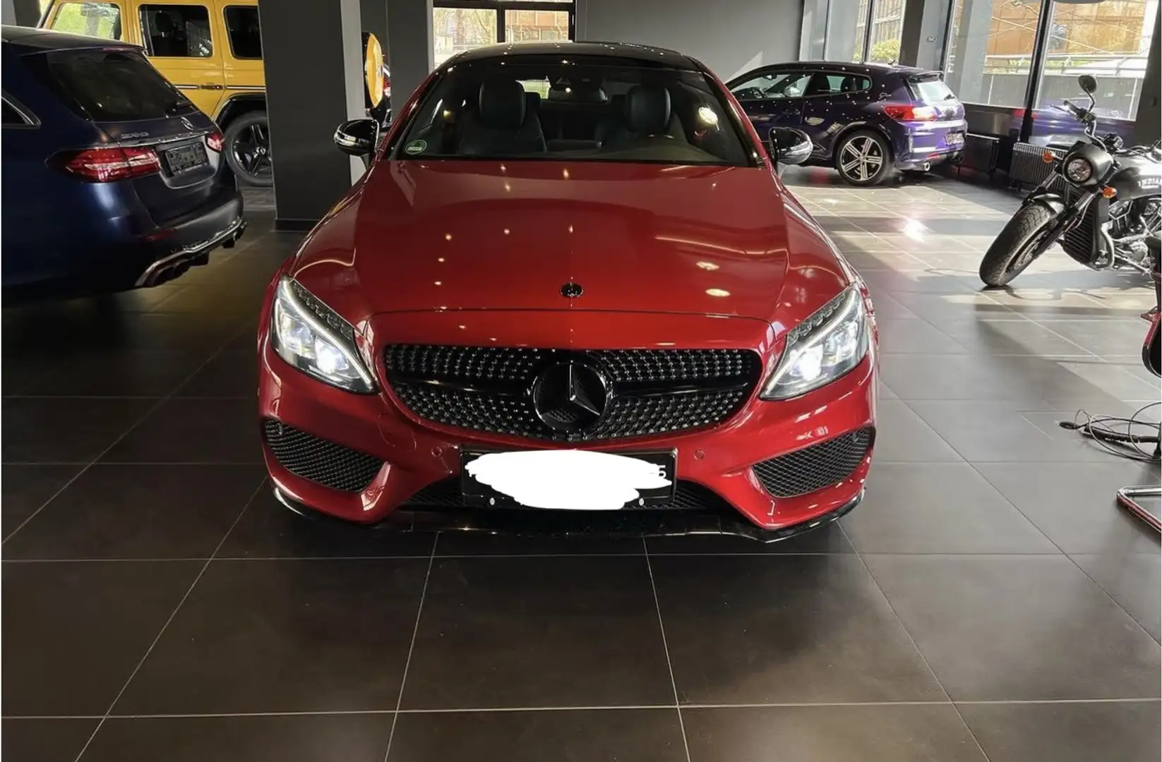 Mercedes-Benz C 300 Coupé AMG Line Rot - 2