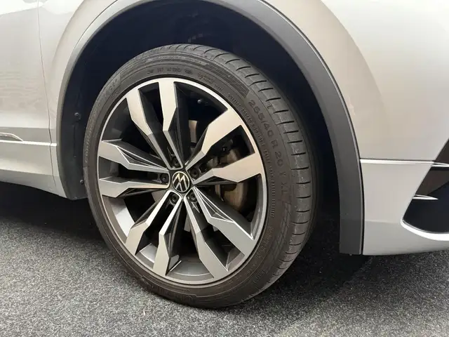 Volkswagen Tiguan view 8