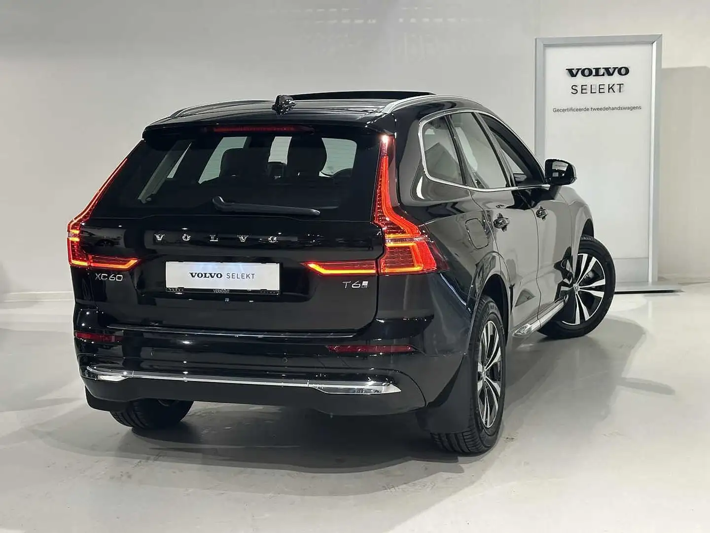 Volvo XC60 T6 Recharge Bright Zwart - 2