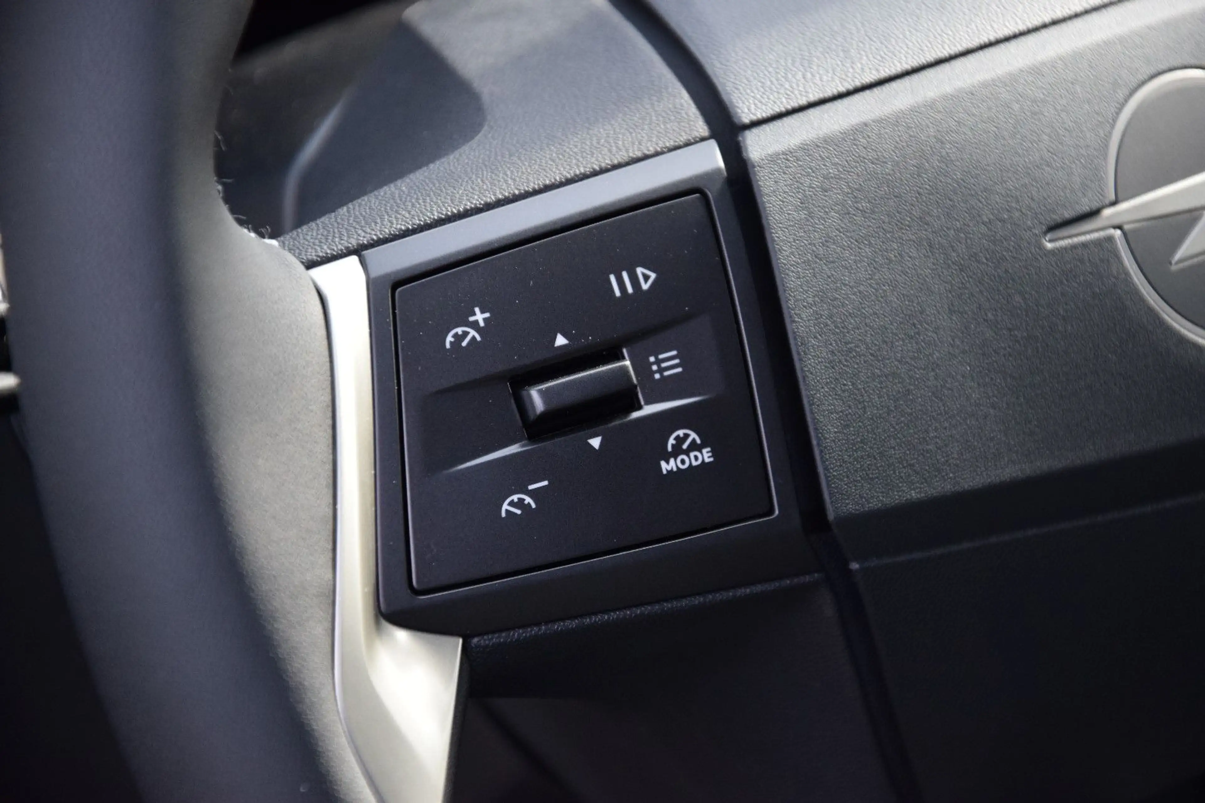Opel Frontera HYBRID 145 PS GS AUTOM. NAV SHZ LED AHK — photo 15