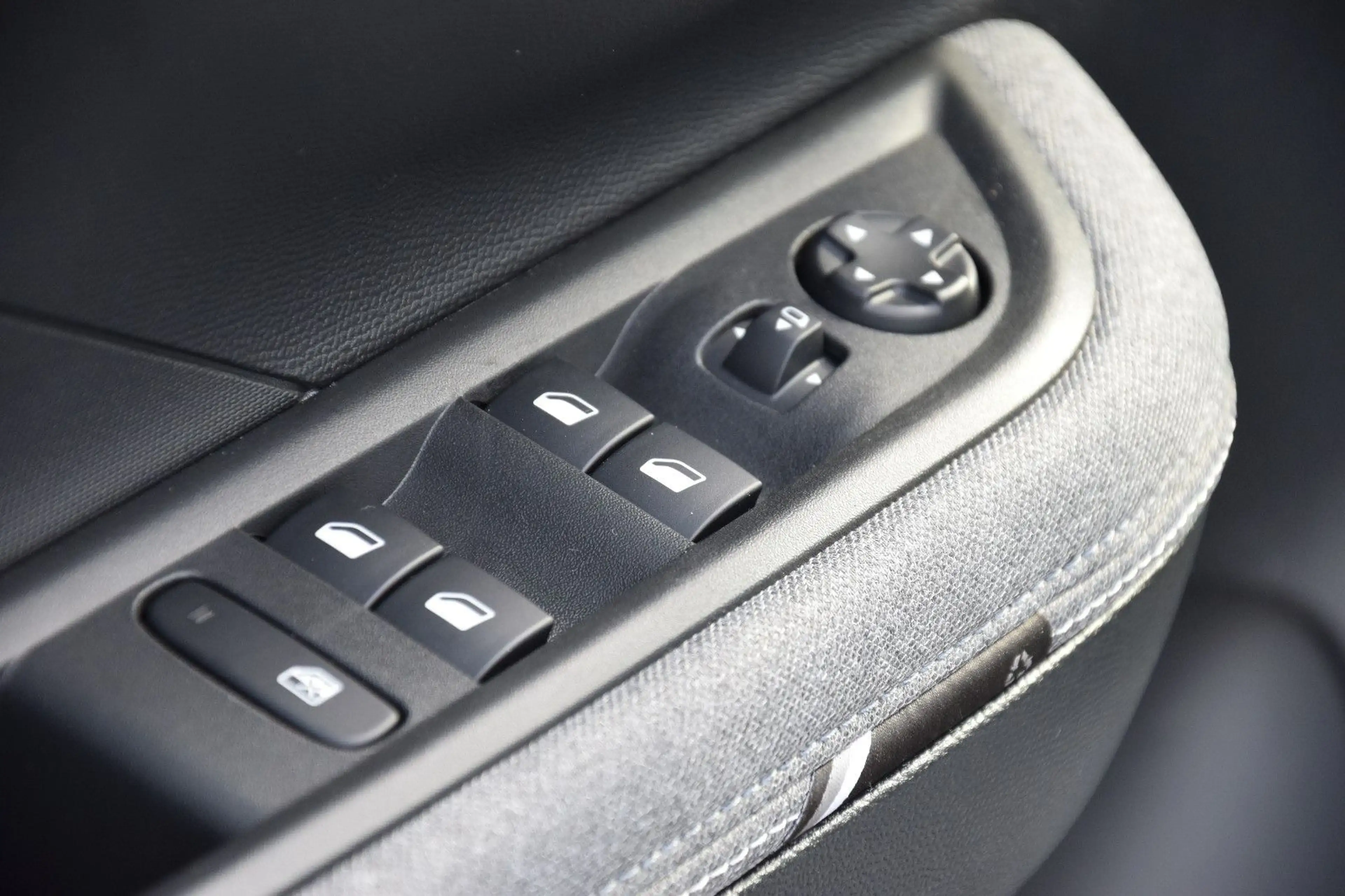 Opel Frontera HYBRID 145 PS GS AUTOM. NAV SHZ LED AHK — photo 13