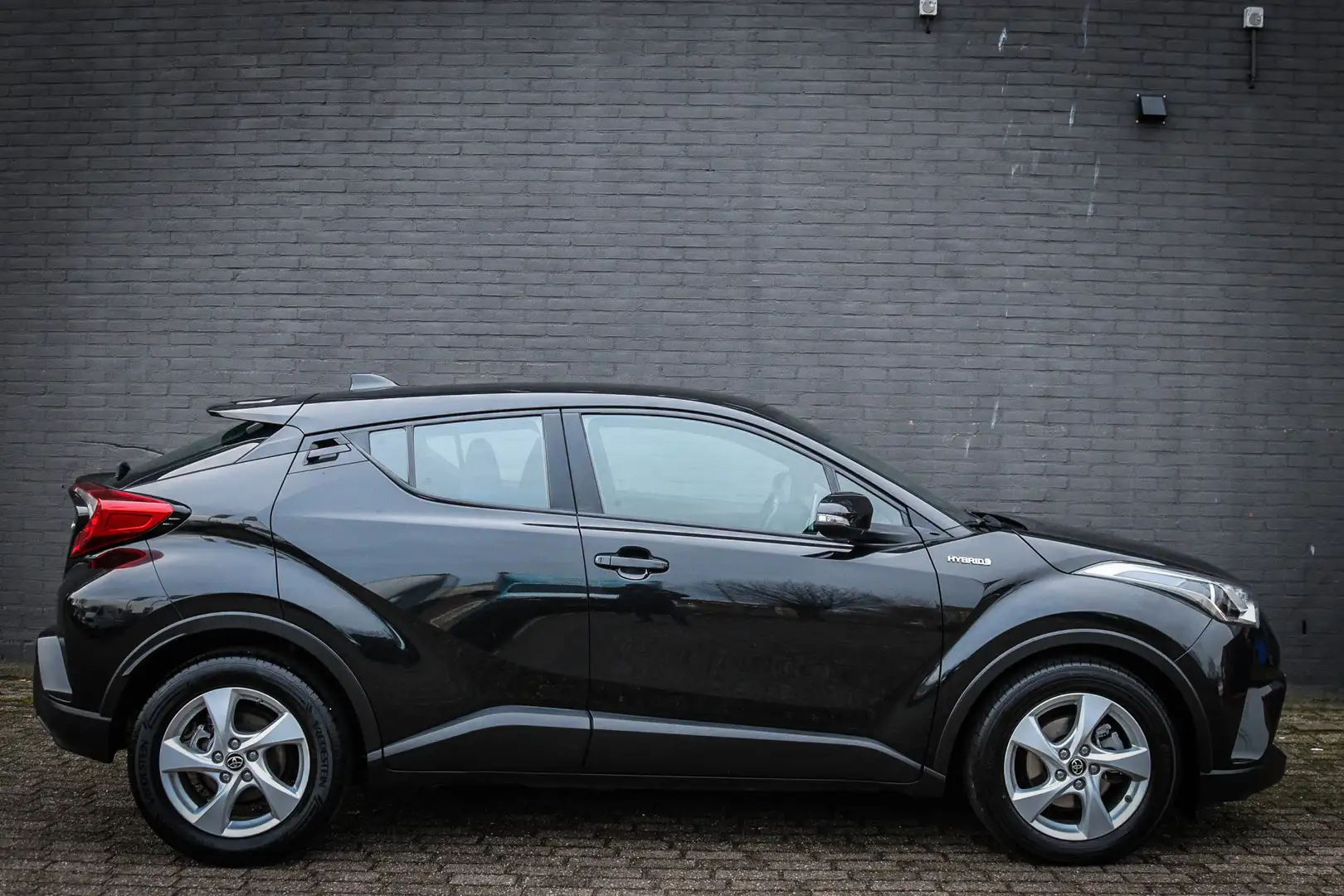 Toyota C-HR 1.8 Hybrid Dynamic Navi/Camera/CruiseControl Schwarz - 2
