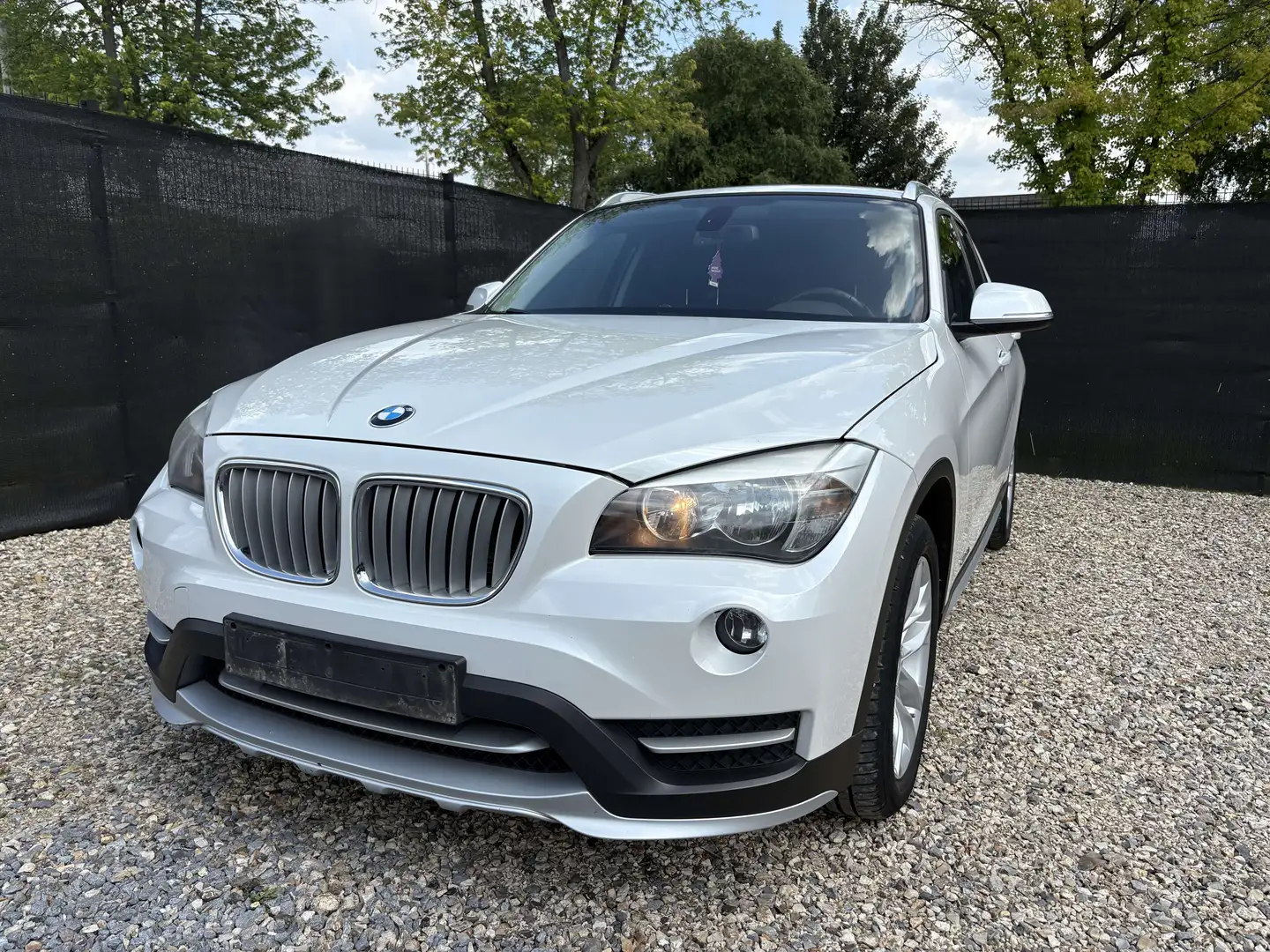 BMW X1 2.0 d sDrive16  1e PROP - CUIR - NAVI - Eur5b Wit - 1
