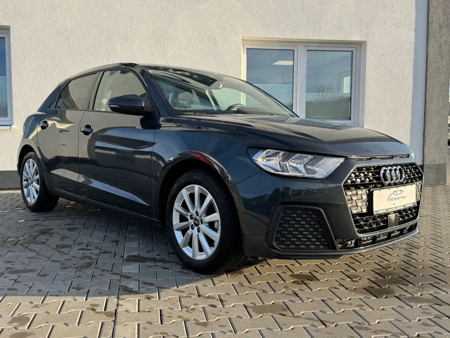Audi A1 Sportback 25 TFSI basis Grau - 2