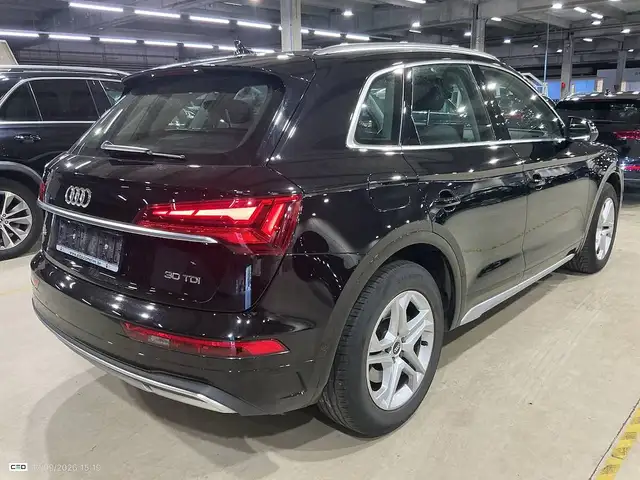 Audi Q5 view 3