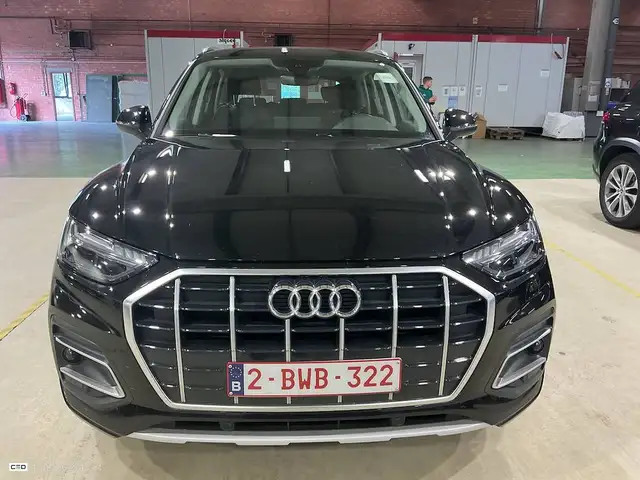 Audi Q5 view 2