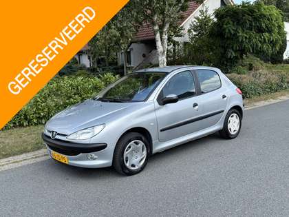 Peugeot 206 1.6-16V Gentry 110PK Airco•NAP