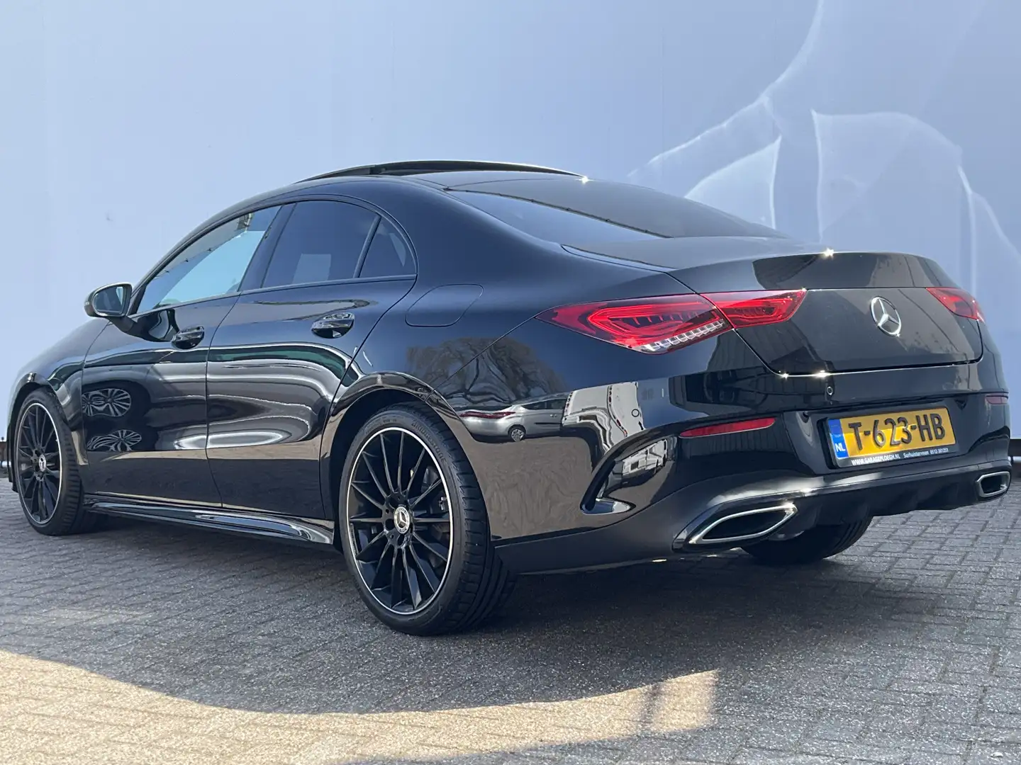 Mercedes-Benz CLA 200 164pk Premium Plus AMG Pano.dak Sfeerverl. Stoelve Zwart - 2