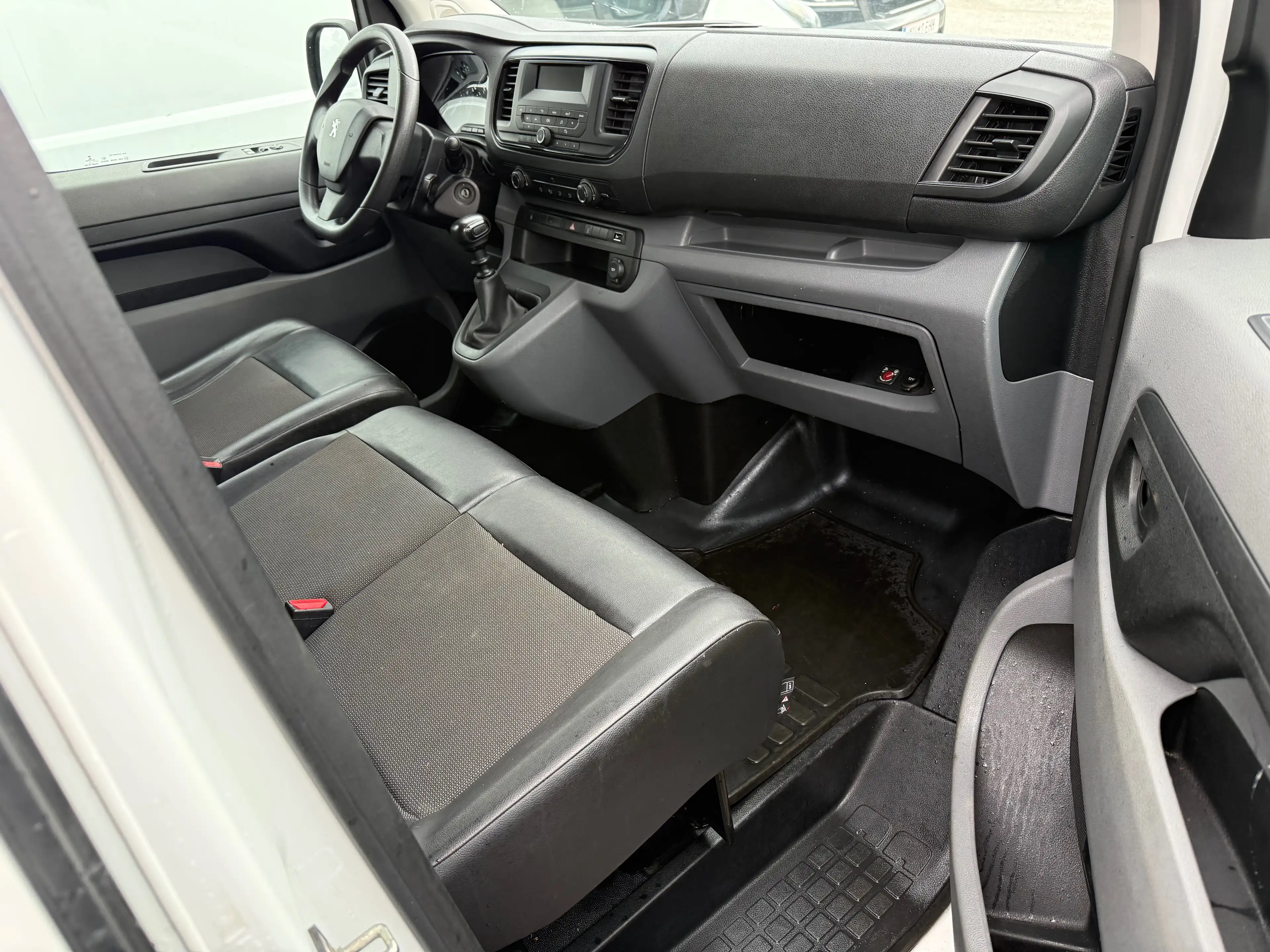 Peugeot Expert Premium L2 — photo 13