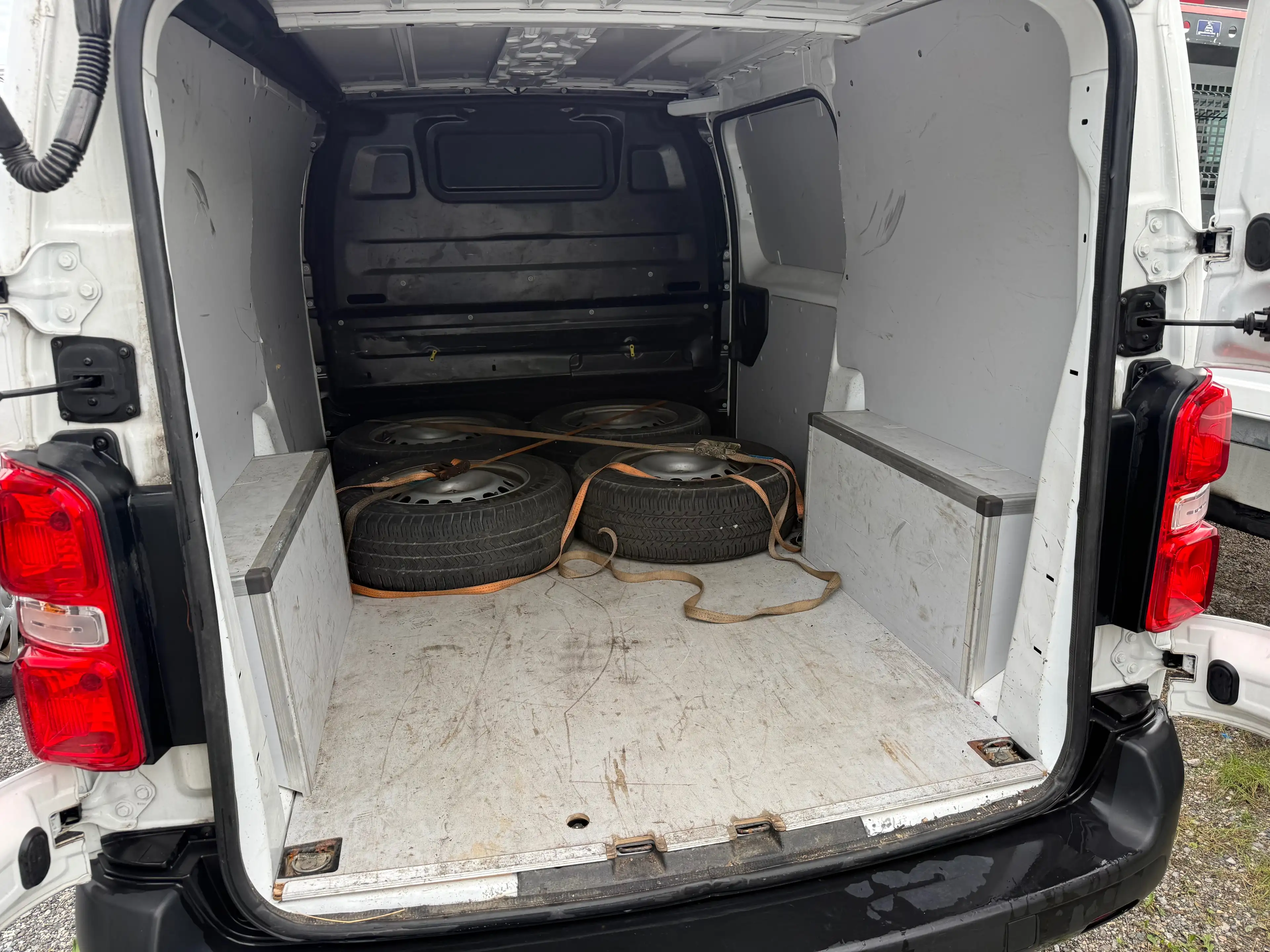 Peugeot Expert Premium L2 — photo 11