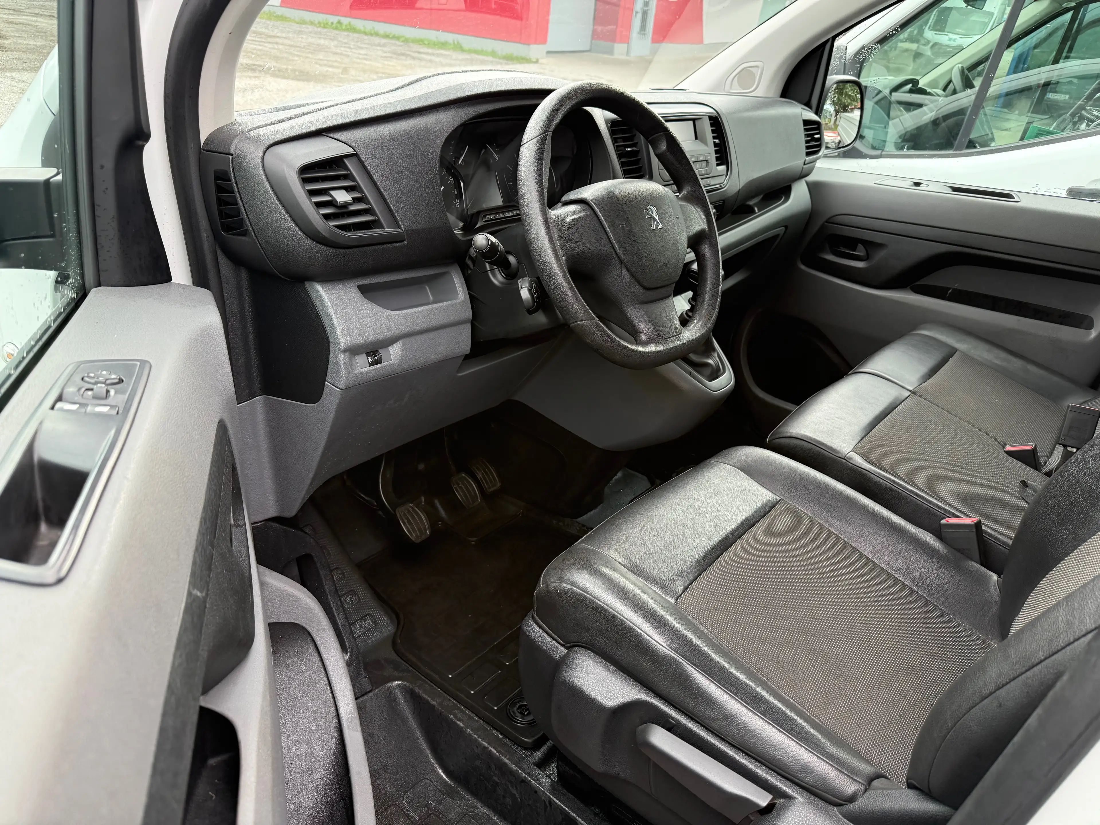 Peugeot Expert Premium L2 — photo 9