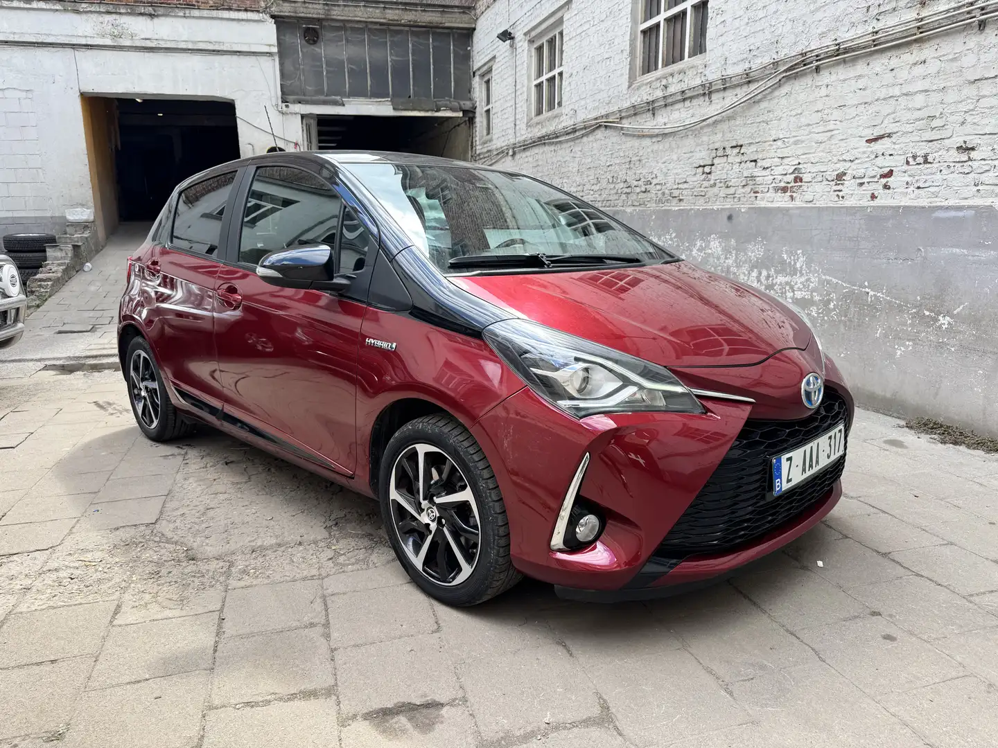 Toyota Yaris Hybrid 1.5 VVT-i GR Sport - 1