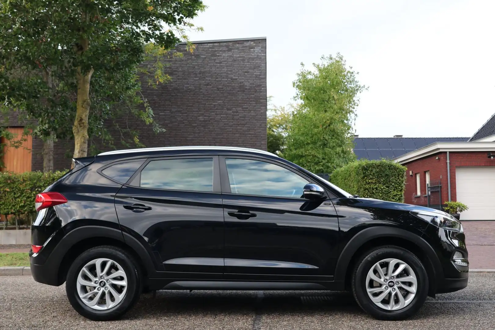 Hyundai TUCSON 1.6 GDi Comfort | CARPLAY | NAVI | CLIMA | CRUISE Zwart - 2