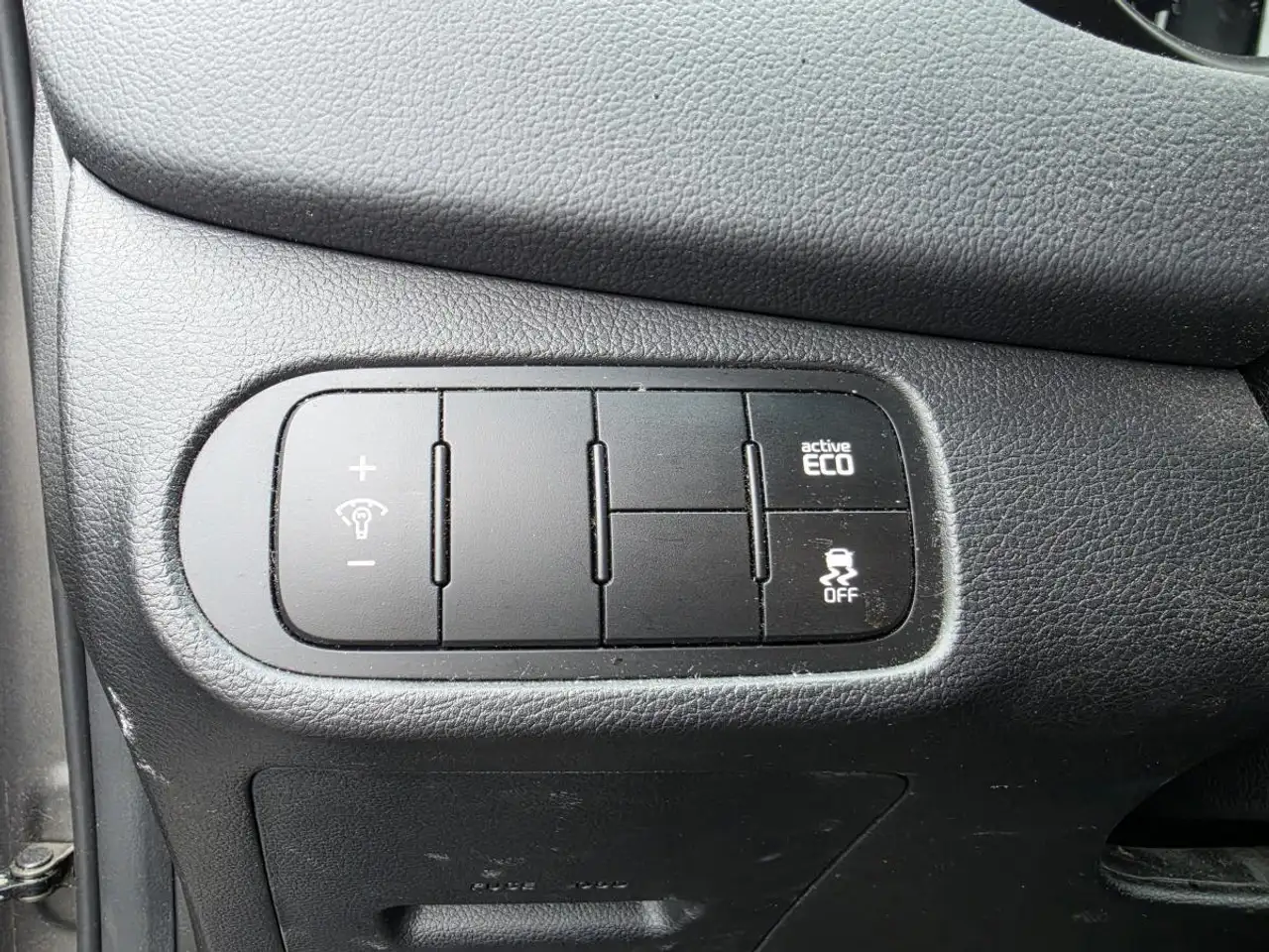 Kia Rondo снимка Kia Rondo