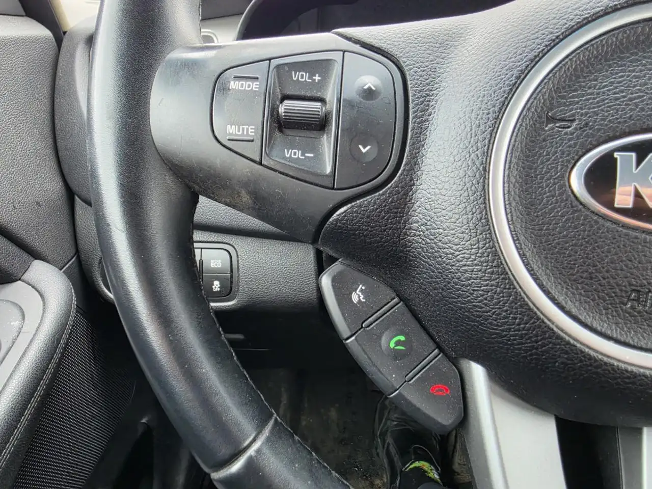 Kia Rondo снимка Kia Rondo