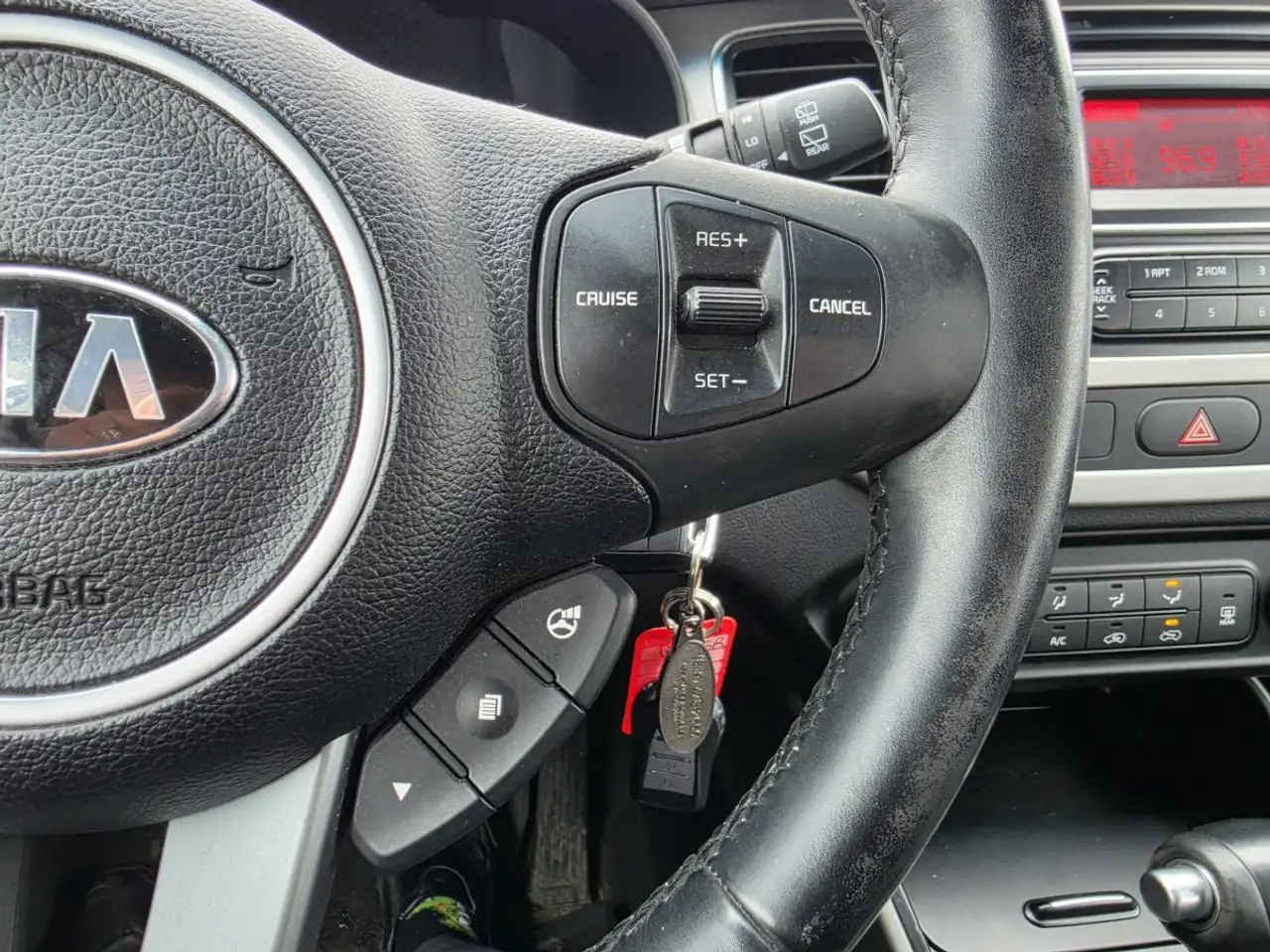 Kia Rondo снимка Kia Rondo