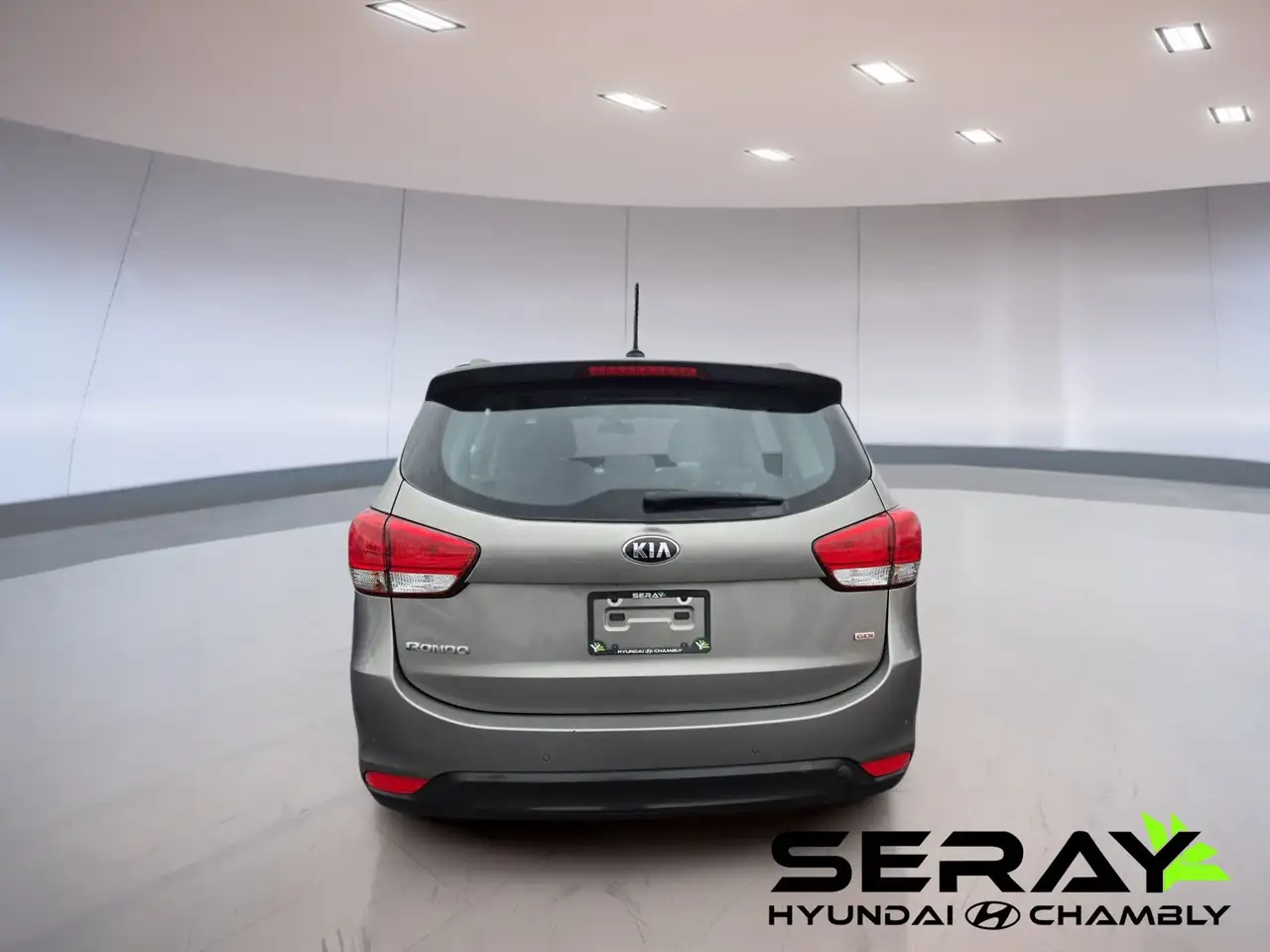 Kia Rondo снимка Kia Rondo